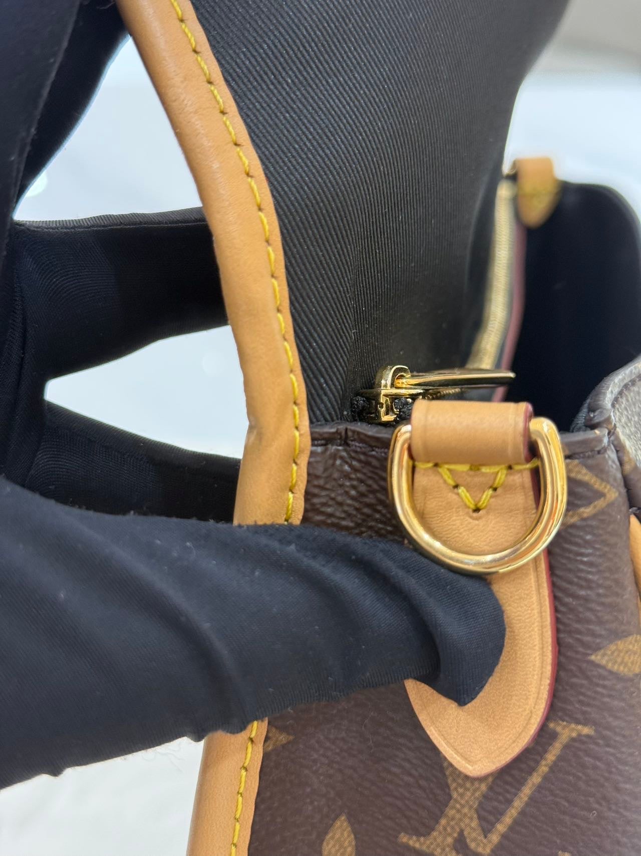 Louis Vuitton - Classic Monogram Flap Shoulder Bag - Monogram coated canvas with natural Vachetta leather trim and a textile shoulder strap - Brown - (small)