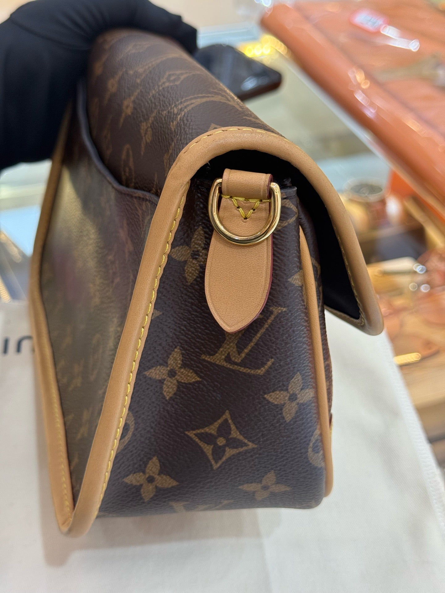 Louis Vuitton - Classic Monogram Flap Shoulder Bag - Monogram coated canvas with natural Vachetta leather trim and a textile shoulder strap - Brown - (small)