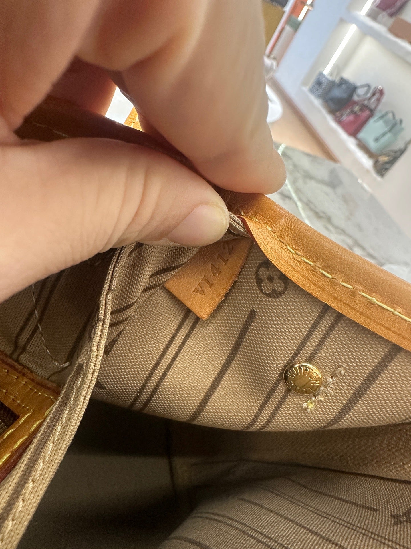 Louis Vuitton - Neverfull MM - Monogram coated canvas with natural cowhide leather trim and textile lining - Brown - (Medium)