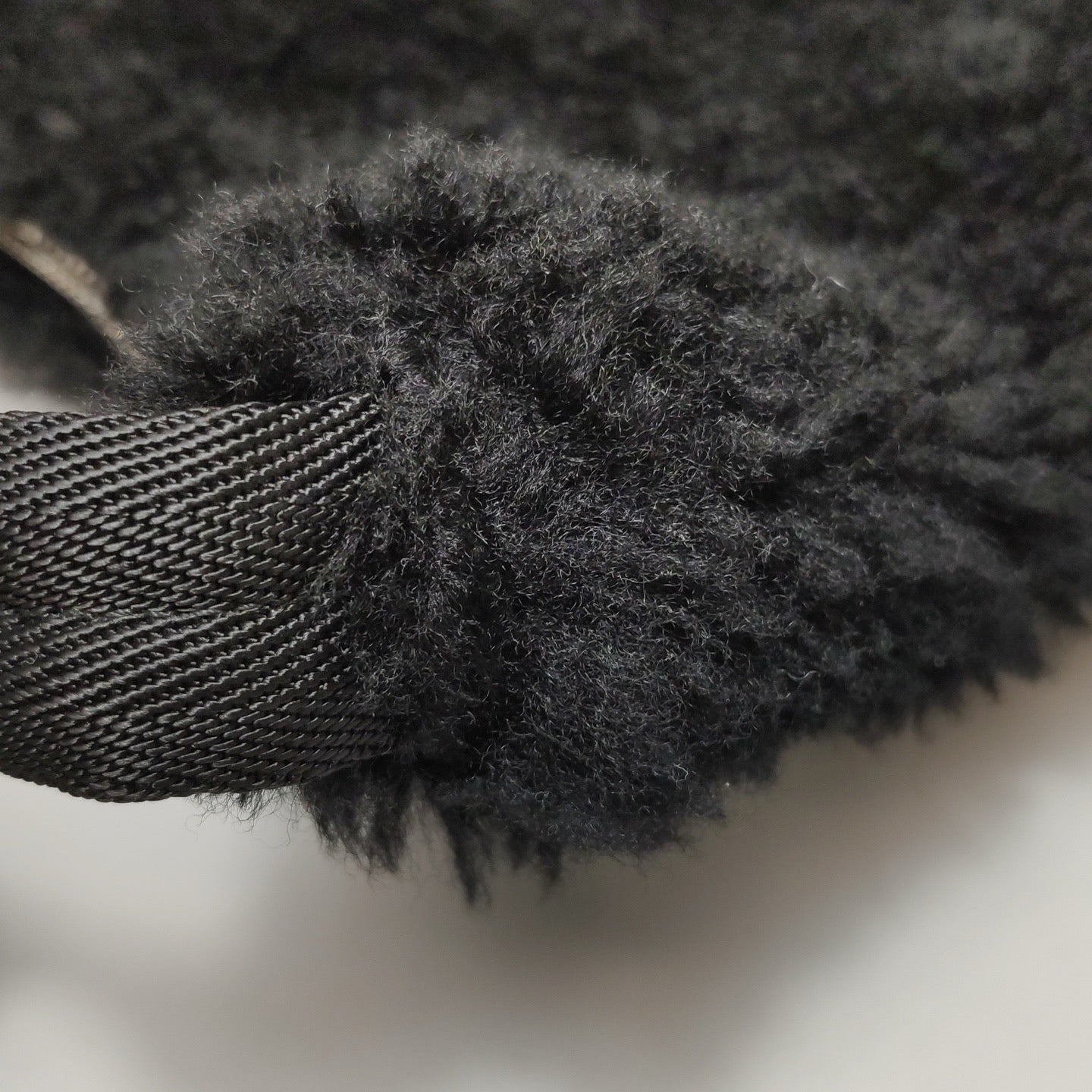 Prada - Re-Edition 2000 Shoulder Bag - Shearling wool - Black - (small)