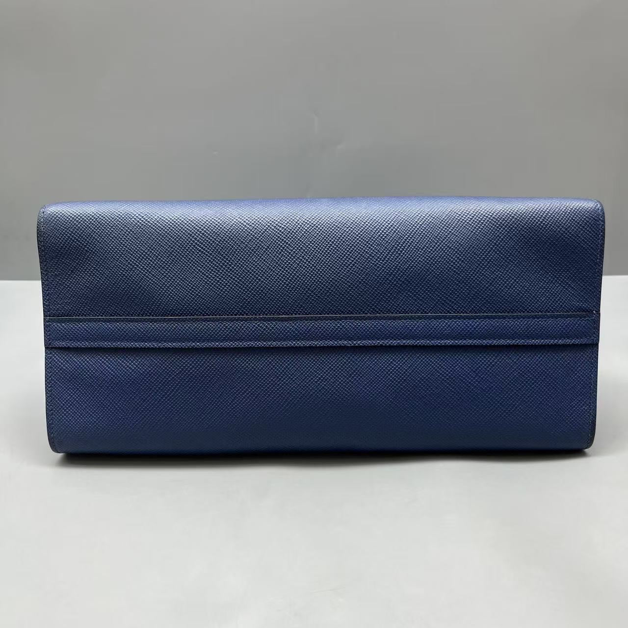 Prada - Monochrome Tote - Saffiano leather - Navy - (medium)
