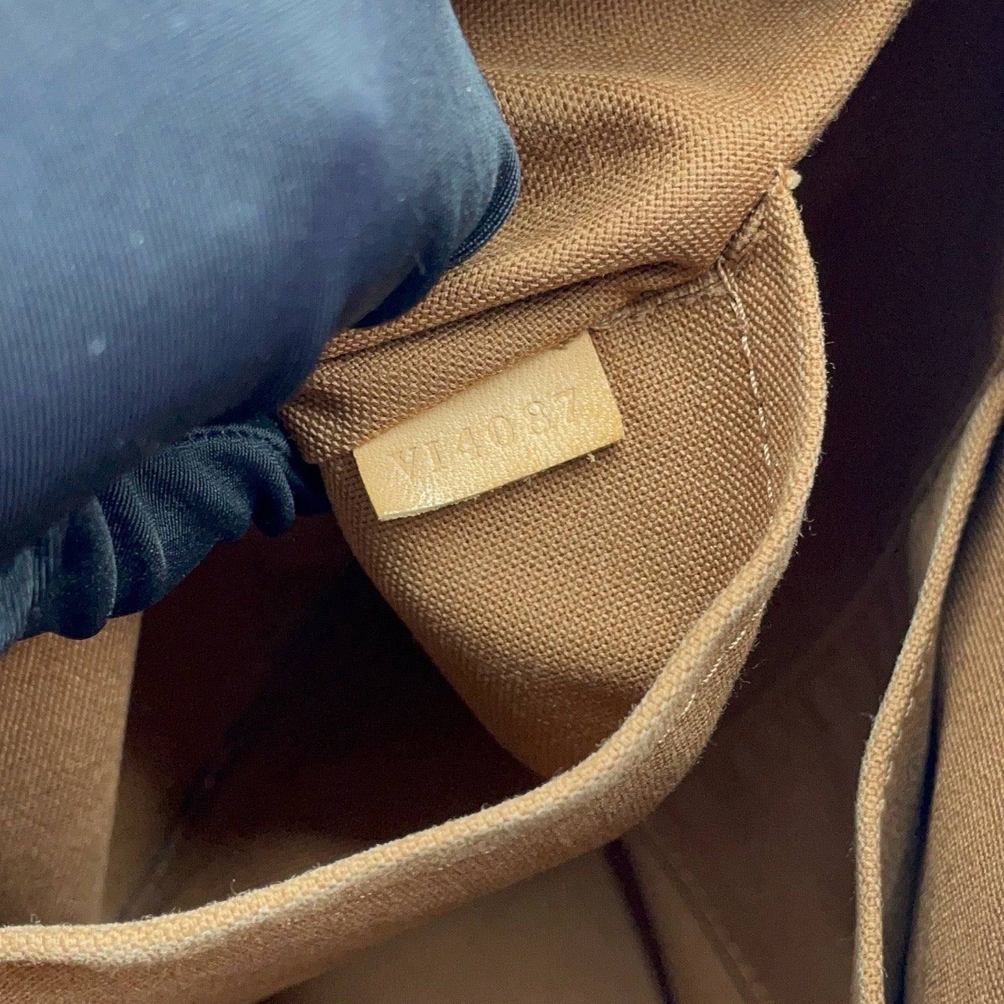 Louis Vuitton - Palermo PM - Monogram canvas with natural cowhide leather trim - Brown - (Small)
