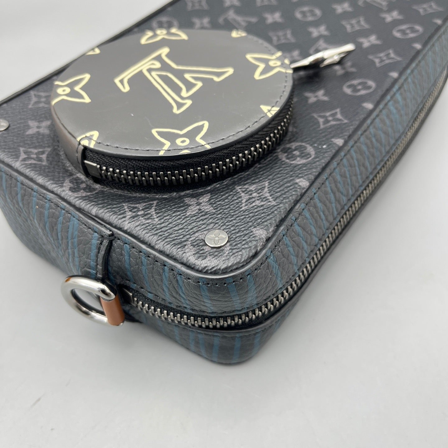 Louis Vuitton - Outdoor Messenger PM - Monogram Shadow leather - Black - (Small)