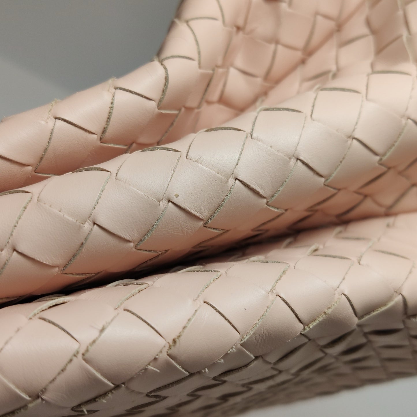 Bottega Veneta - Piazza Top Handle Bag - Lambskin leather - Blush Pink - (Medium)