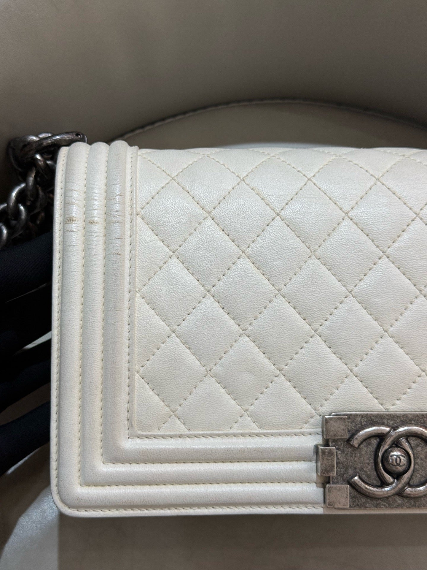 Chanel - Boy Bag - Calfskin leather - White - (medium)