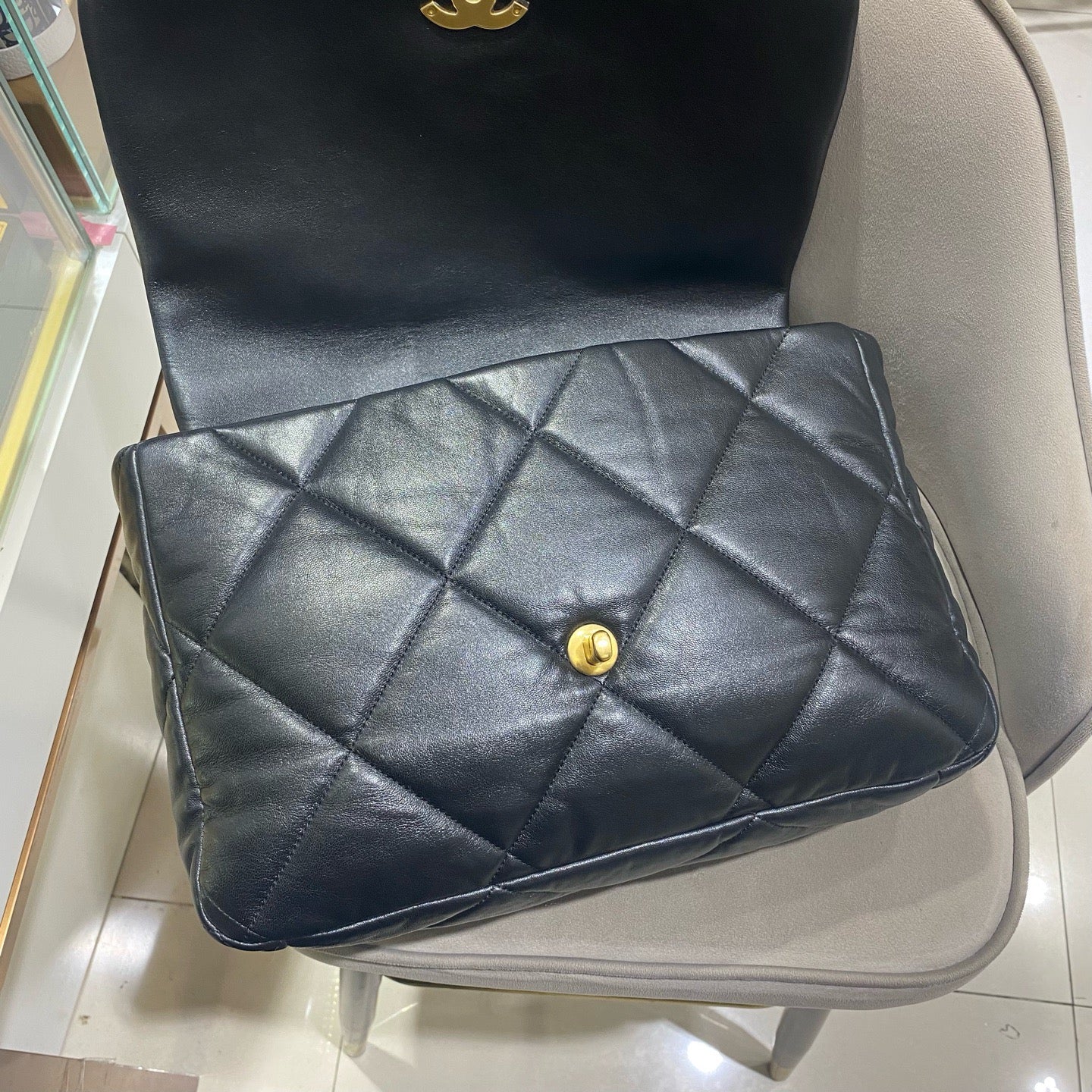 Chanel - 19 Bag Maxi - Lambskin leather - Black - (Large)
