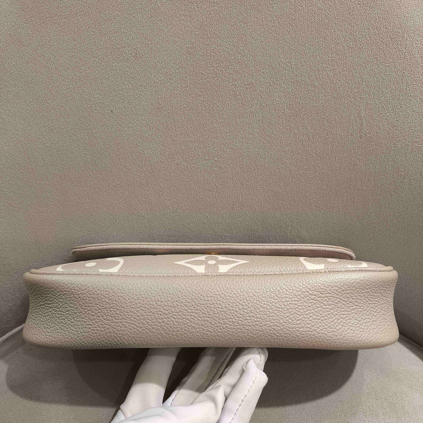 Louis Vuitton - Ivy Shoulder Bag - Embossed soft grained cowhide leather - Grey - (mini)