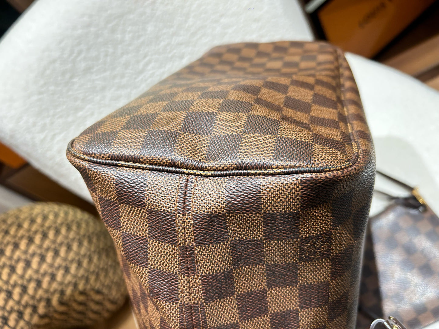 Louis Vuitton - Neverfull MM - Damier Ebene coated canvas with leather trim - Brown with red interior - (Medium)