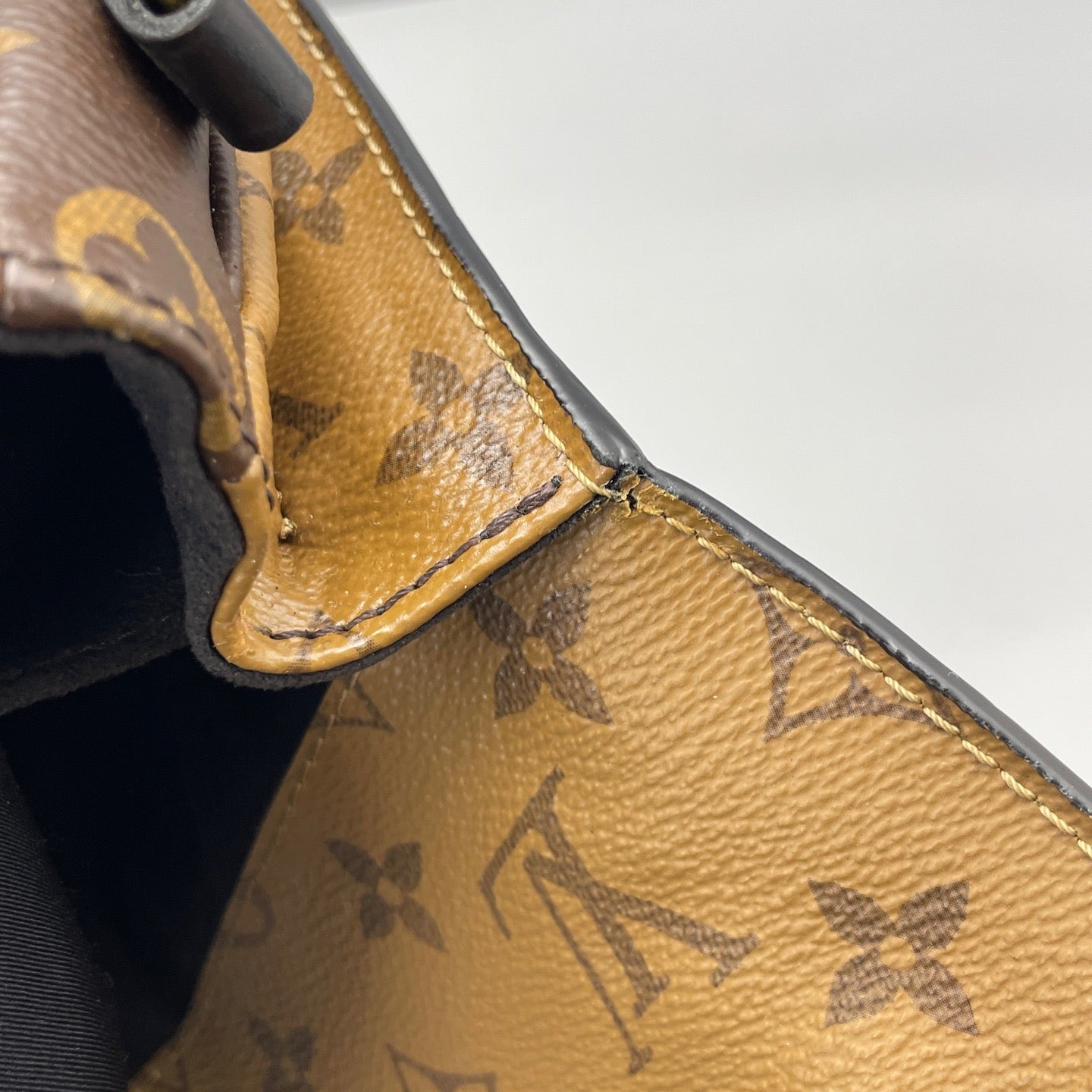 Louis Vuitton - Pochette Metis Monogram Reverse - Monogram coated canvas with leather trim - Brown and Beige - (Medium)