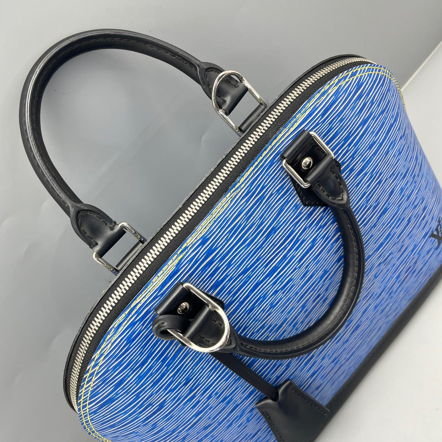 Louis Vuitton - Alma PM - Epi Leather - Blue and Black - (Medium)