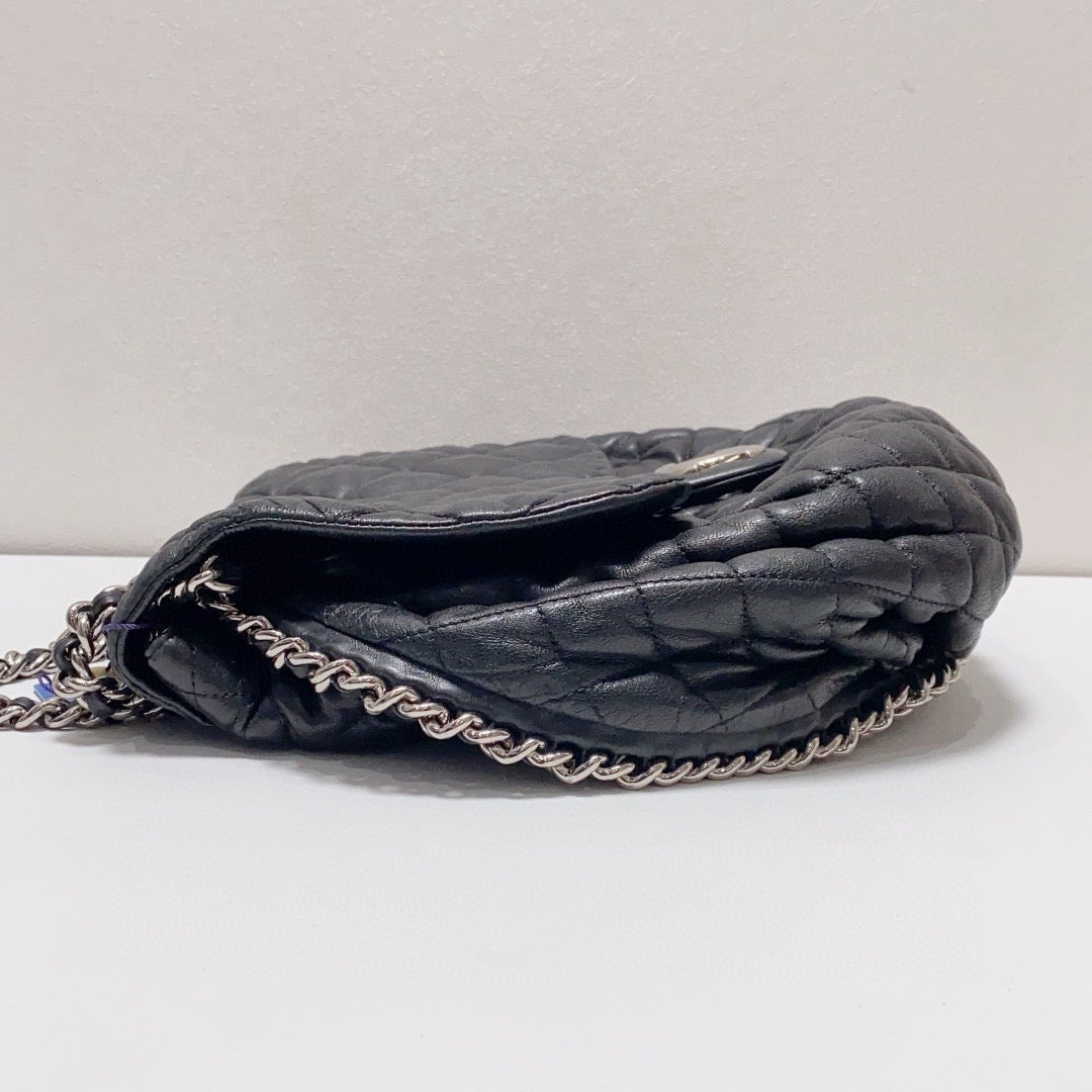 Chanel - Quilted Cloud Flap Bag - Lambskin leather - Black - (Medium)