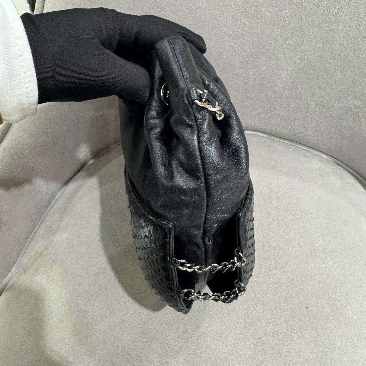 Chanel - Gabrielle Bucket Bag - Leather and Exotic leathers - Python - Black - (mini)