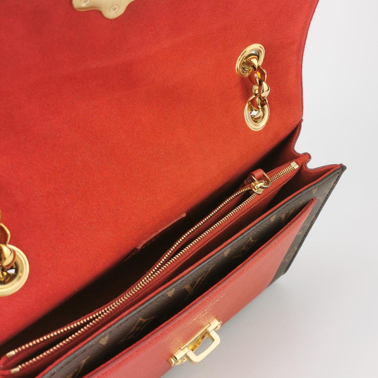 Louis Vuitton - S Lock Chain Bag - Monogram coated canvas and grained leather - Brown and Red - (Small)