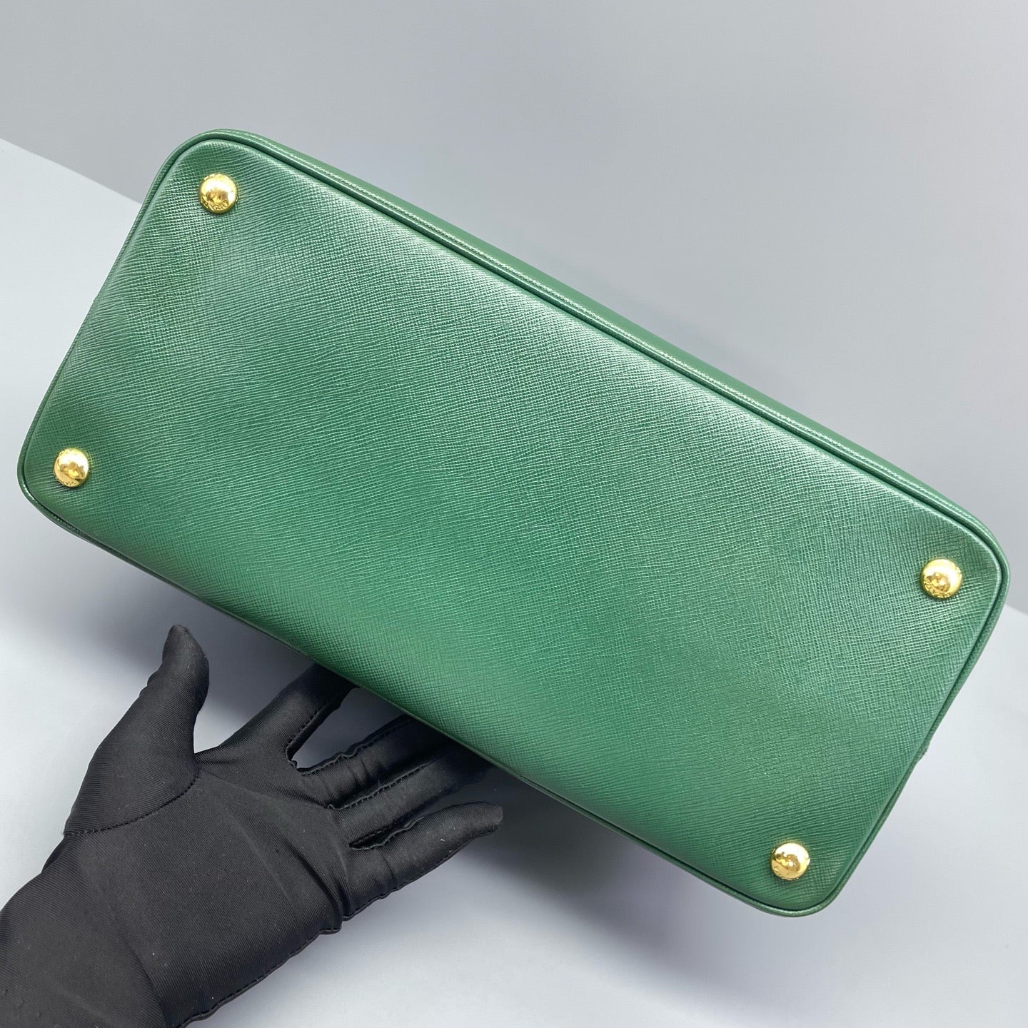 Prada - Saffiano Lux Dome Handbag - Saffiano leather - Green - (medium)