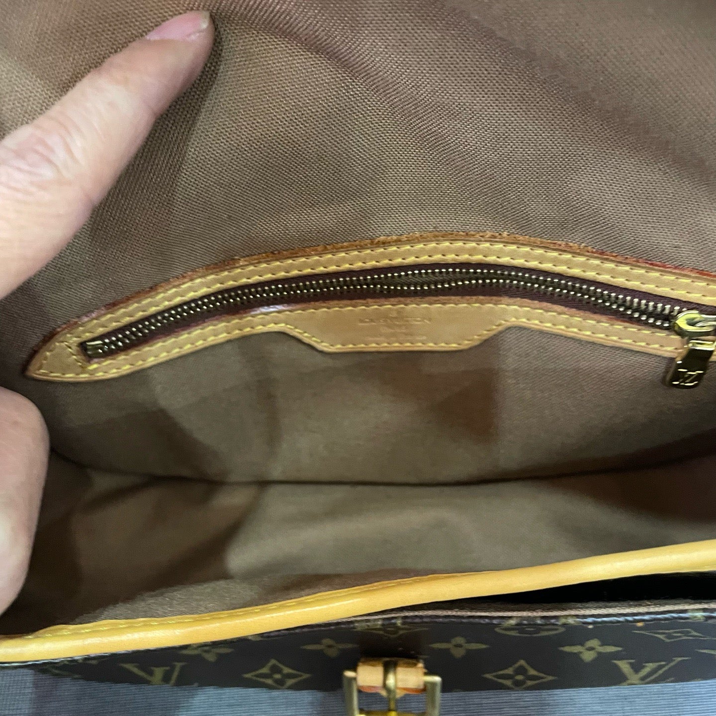 Louis Vuitton - Vintage Flap Shoulder Bag - Monogram coated canvas with vachetta leather trim - Brown - (medium)