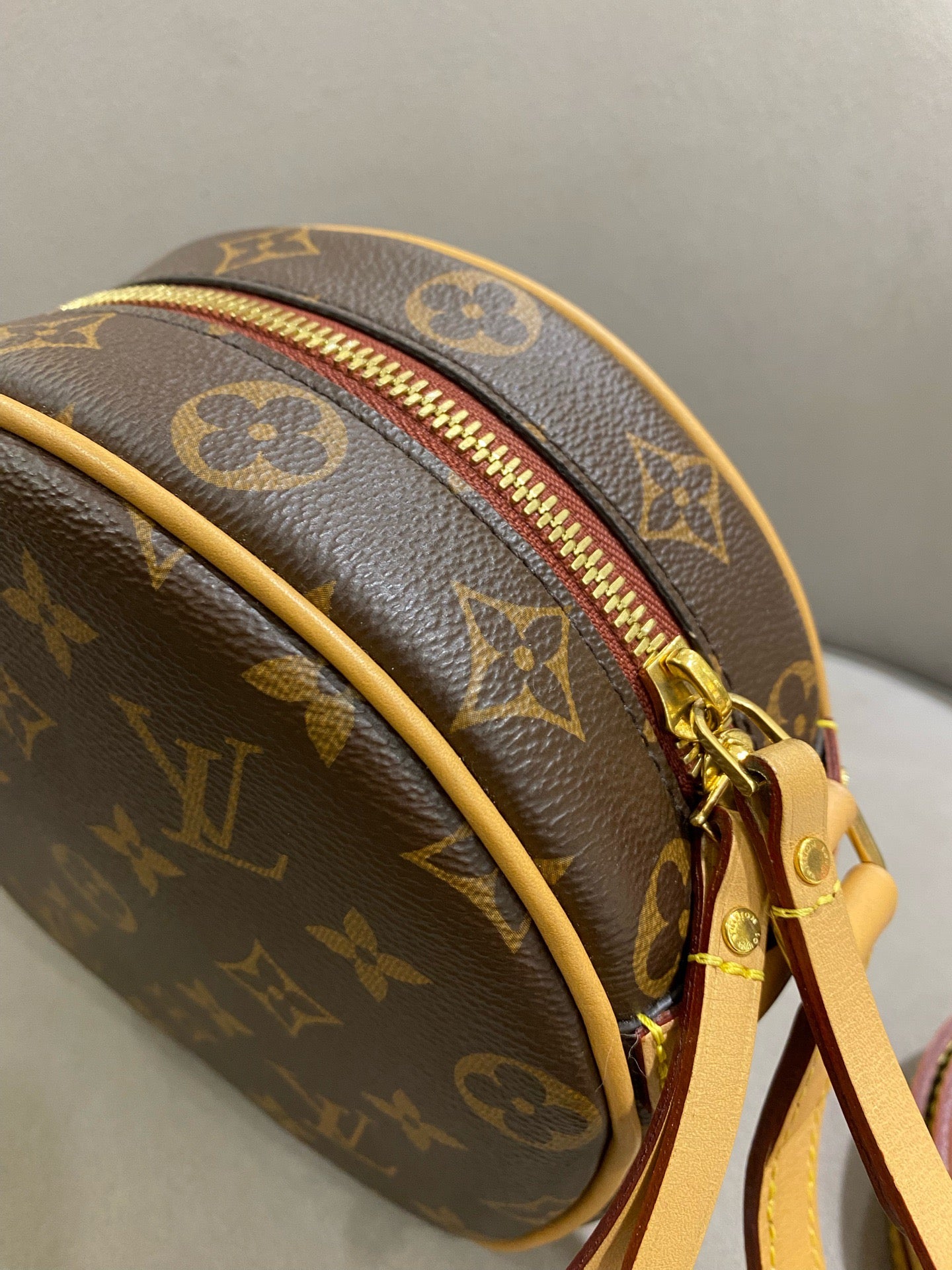Louis Vuitton - Small Round Bag - Monogram coated canvas with Vachetta leather trim - Brown - (mini)