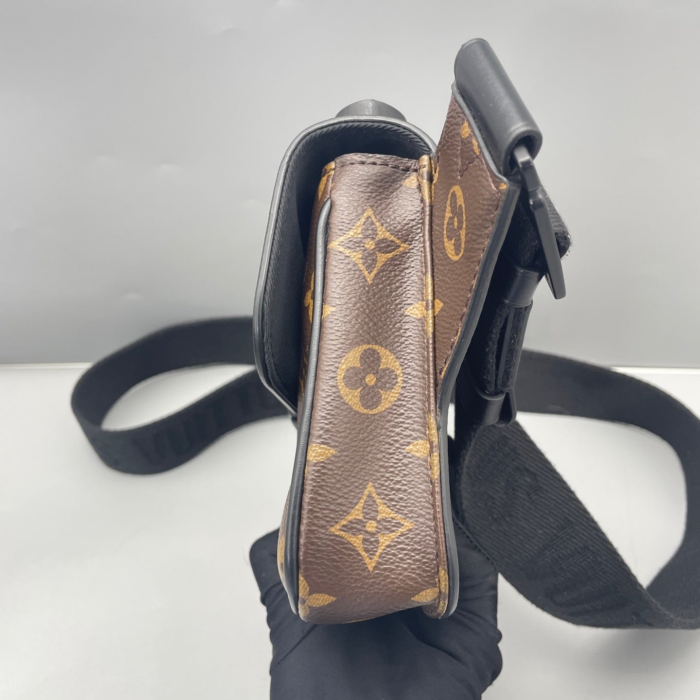 Louis Vuitton - S-Lock Messenger Belt Bag - Monogram coated canvas with leather trim - Brown - (small)