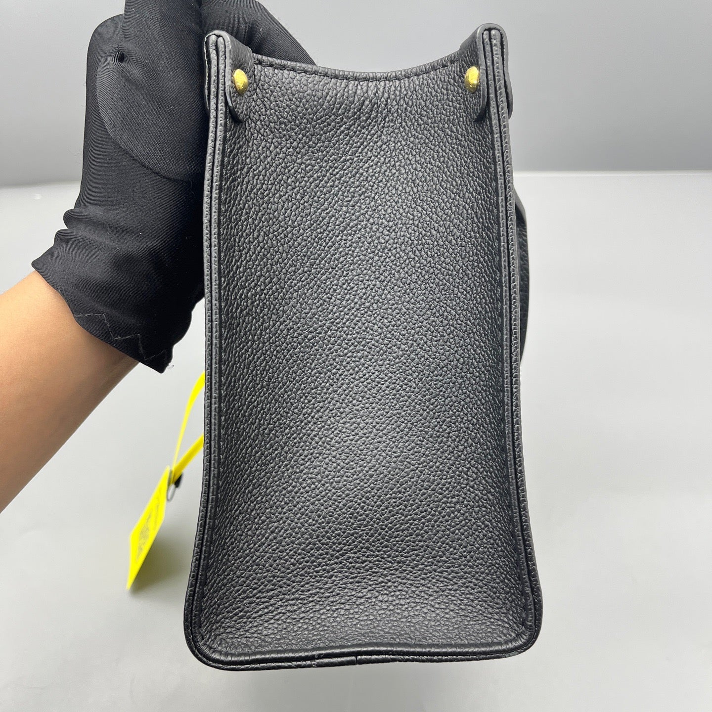 Louis Vuitton - Onthego Small - Leather - Black - (small)