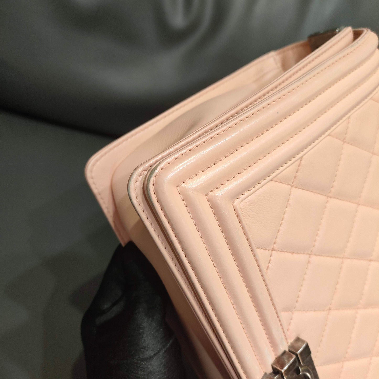 Chanel - Le Boy Medium - Calfskin leather - Light Pink - (Medium)
