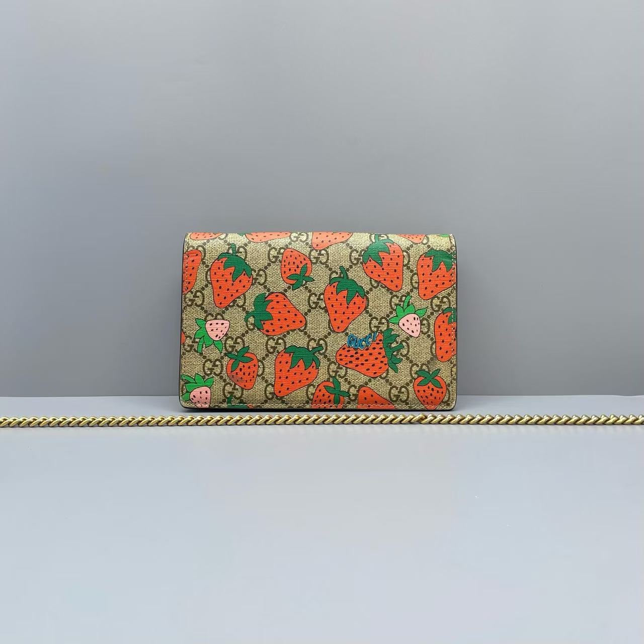 Gucci - Strawberry Print GG Supreme Wallet on Chain - Coated canvas with leather trim - Multicolour - (mini)