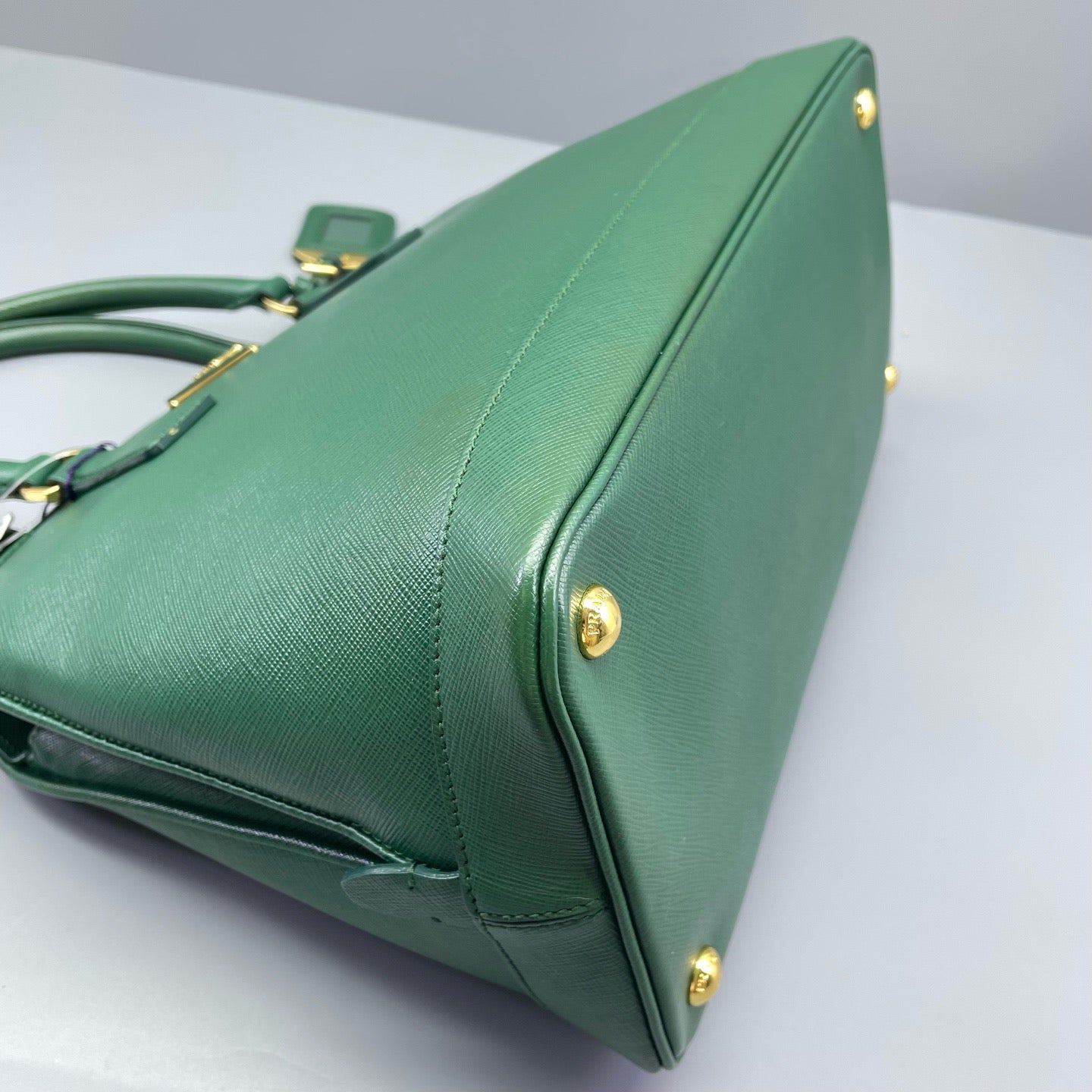 Prada - Saffiano Lux Dome Handbag - Saffiano leather - Green - (medium)