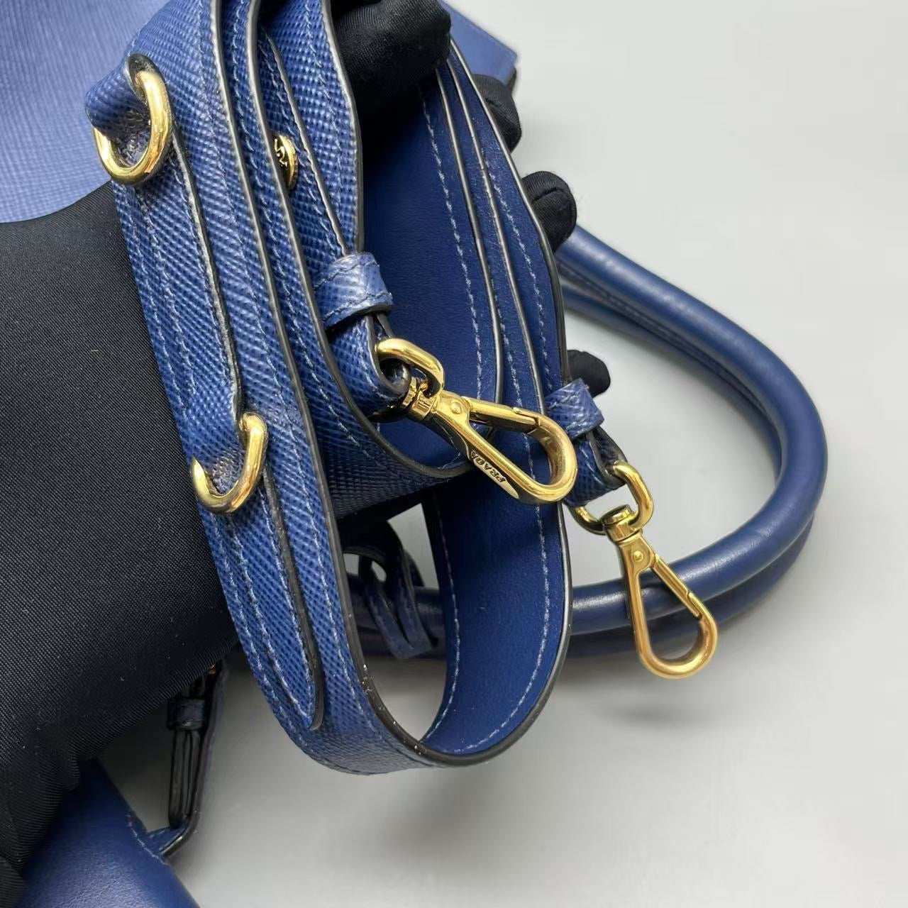 Prada - Monochrome Tote - Saffiano leather - Navy - (medium)