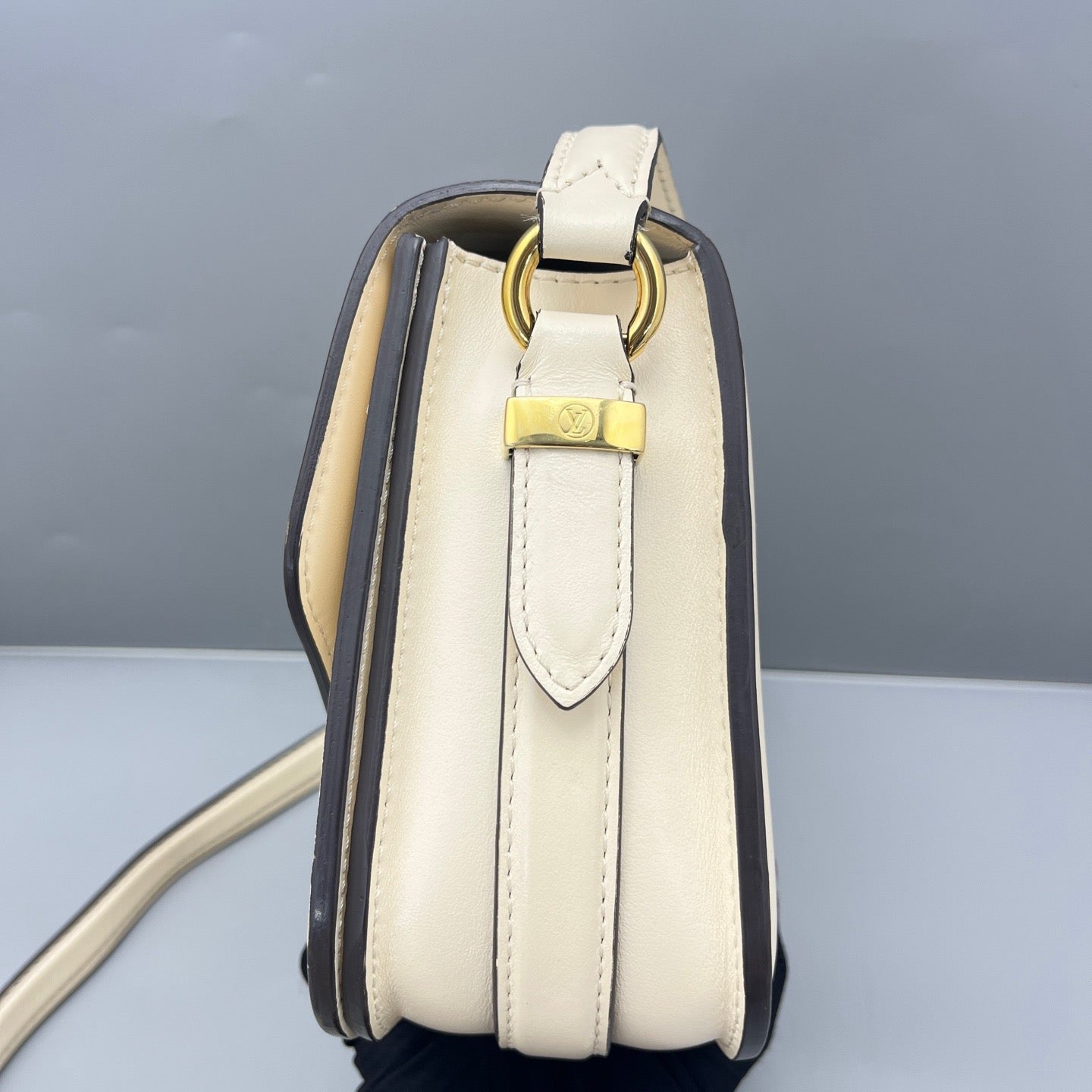 Louis Vuitton - Pont 9 - Leather - White - (medium)