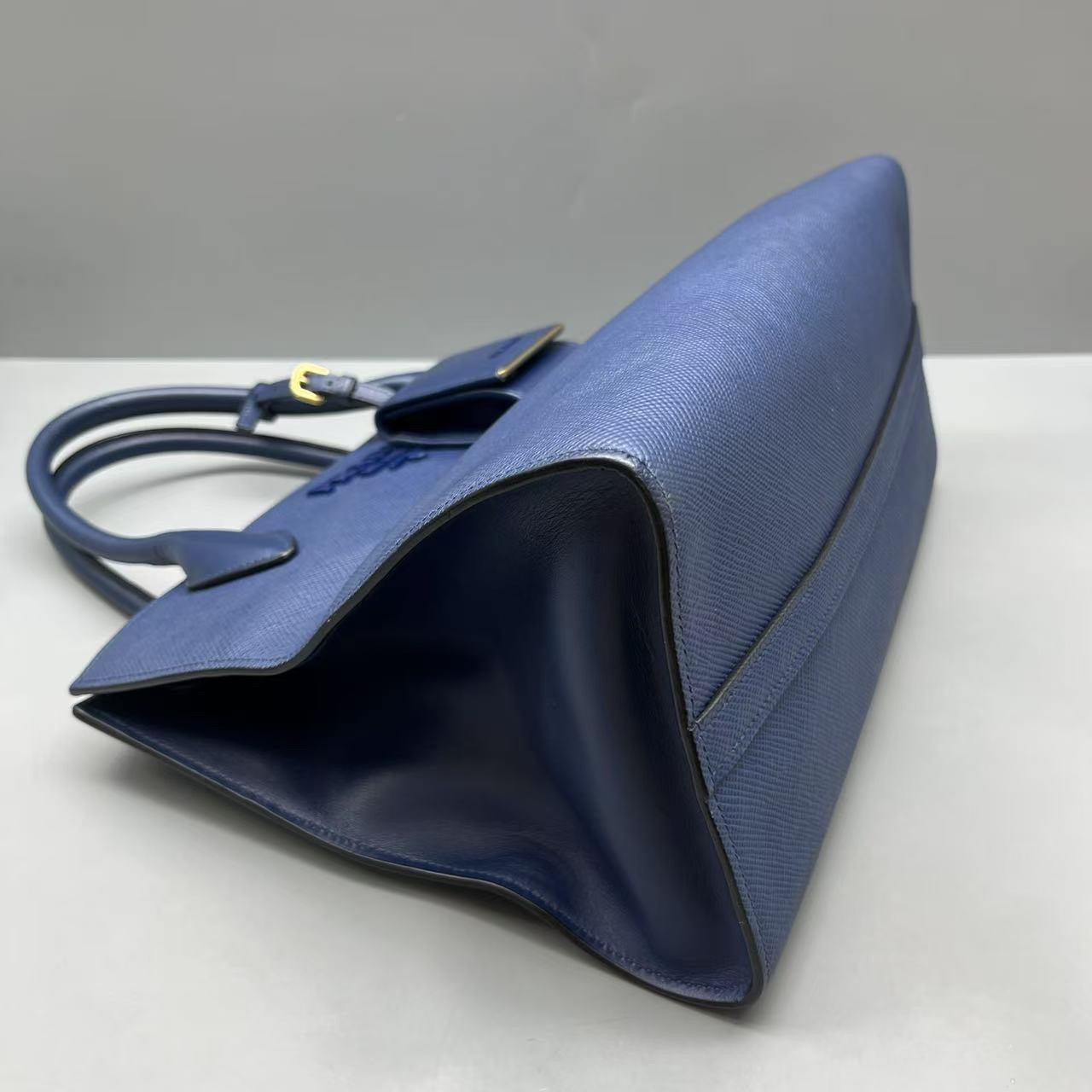 Prada - Monochrome Tote - Saffiano leather - Navy - (medium)