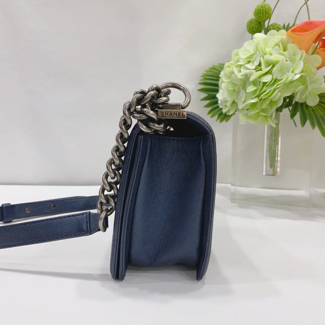 Chanel - Le Boy - Calfskin leather - Blue - (Medium)