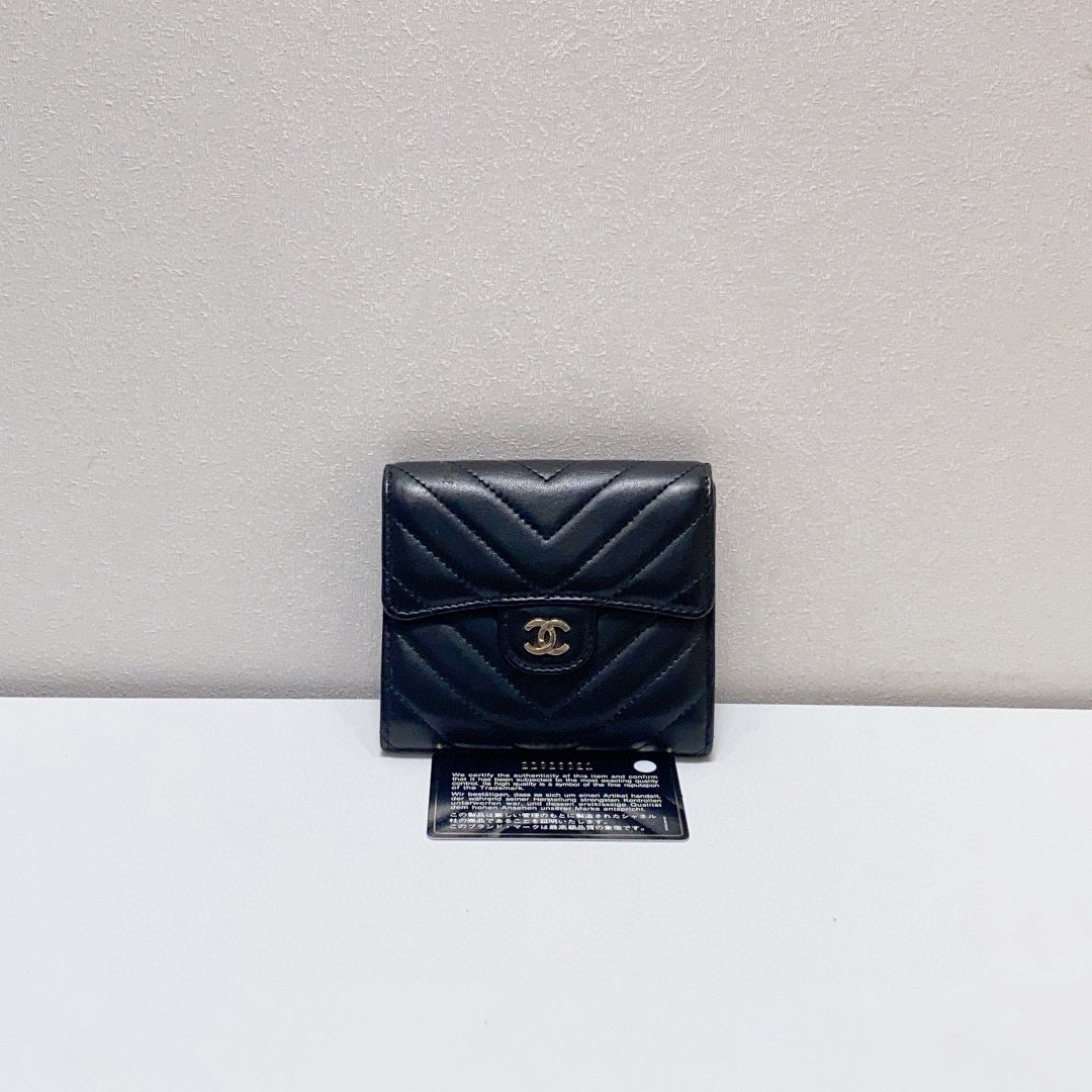 Chanel - Tri-fold Wallet - Lambskin leather - Black - (Small)