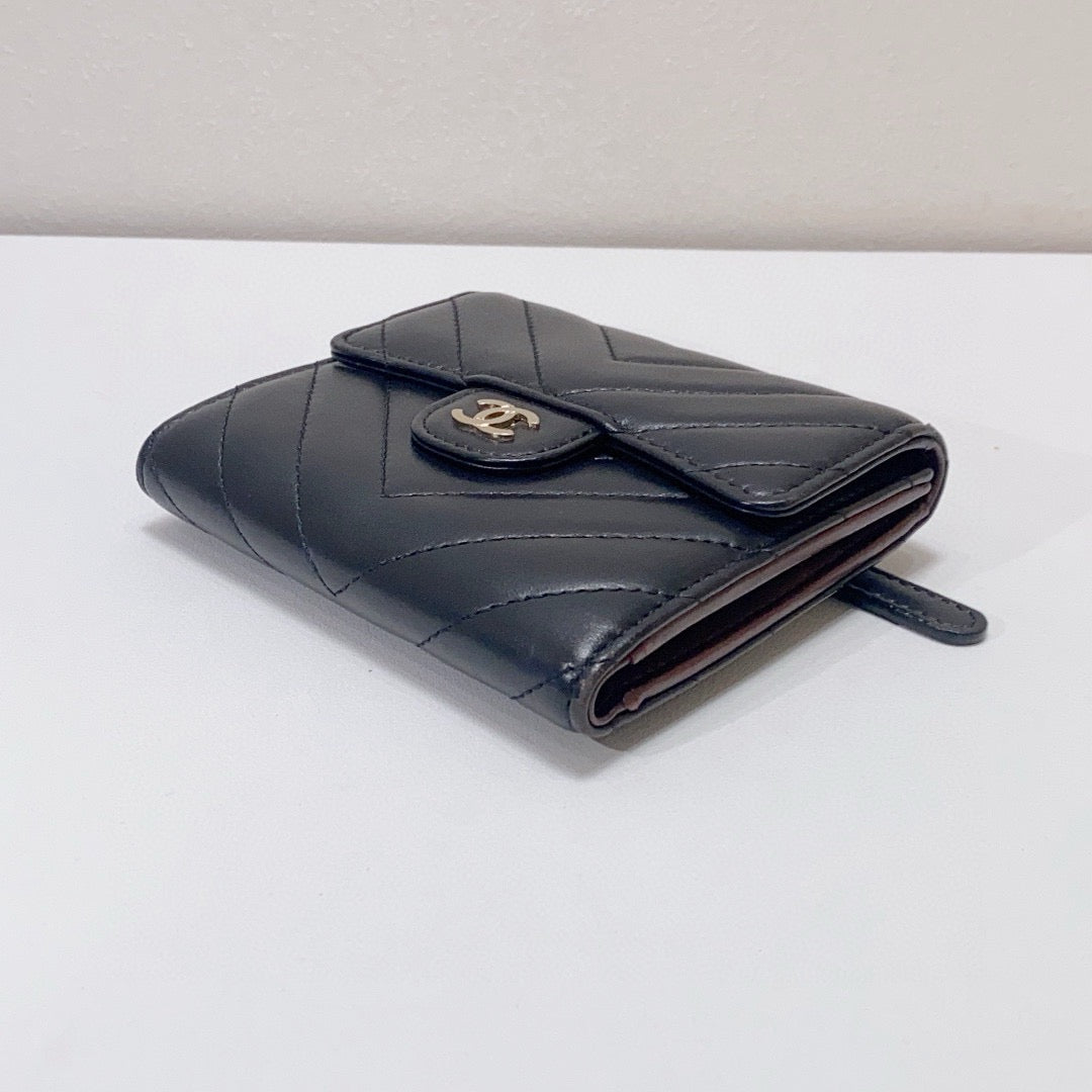 Chanel - Tri-fold Wallet - Lambskin leather - Black - (Small)