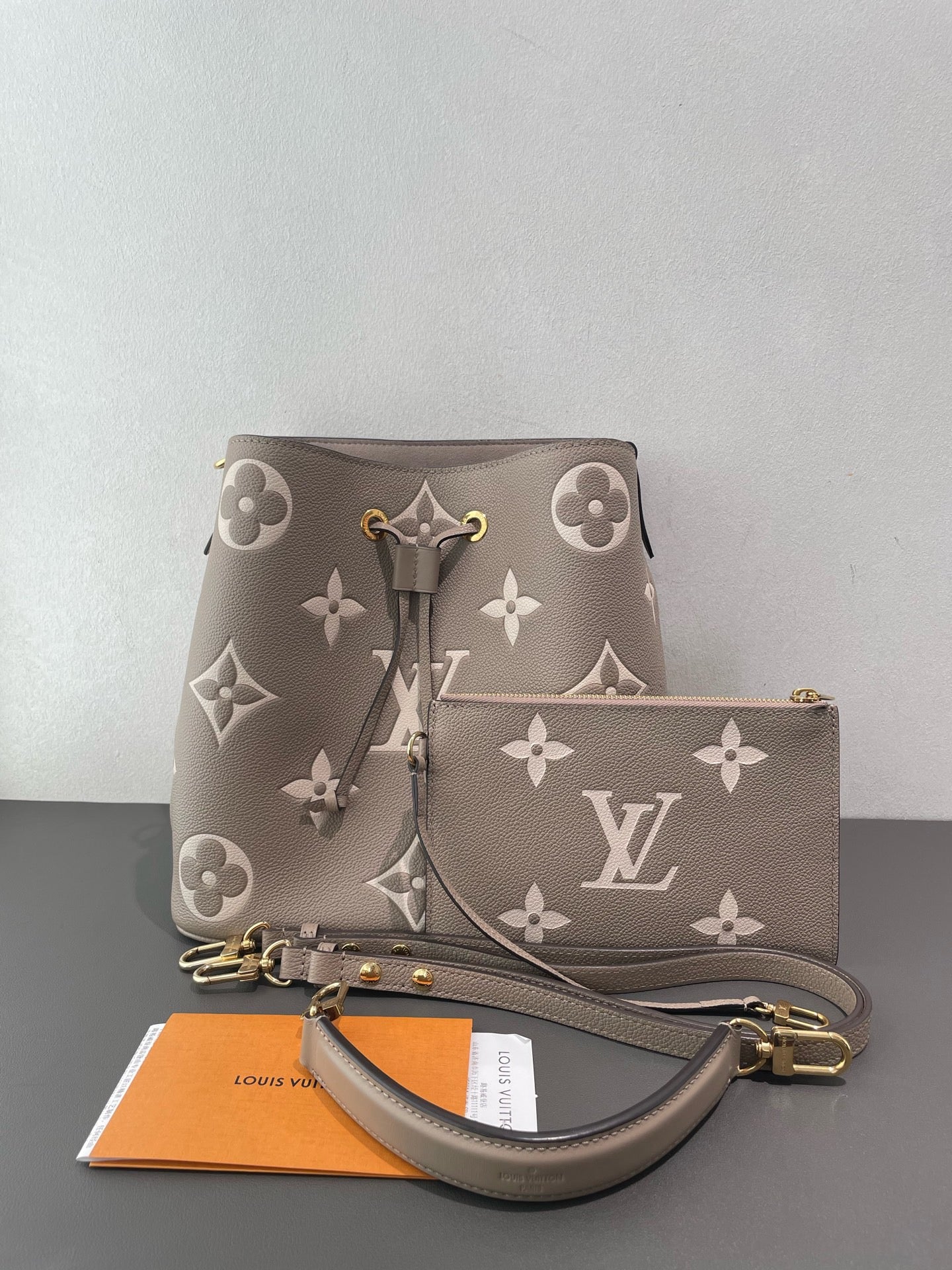 Louis Vuitton - NéoNoé MM - Monogram Empreinte leather - Grey - (medium)