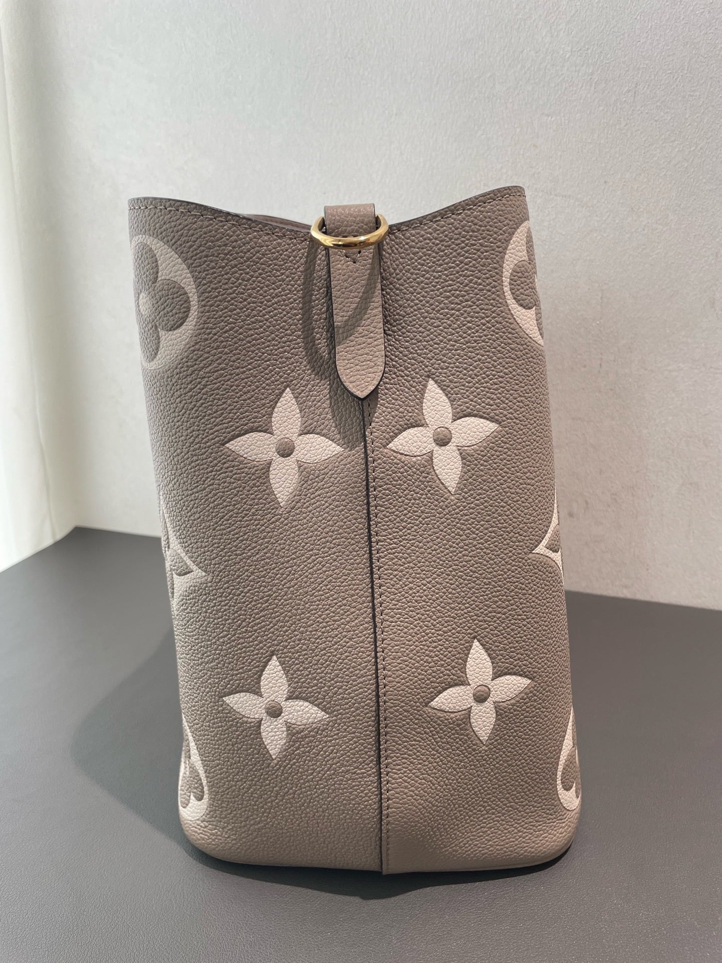 Louis Vuitton - NéoNoé MM - Monogram Empreinte leather - Grey - (medium)