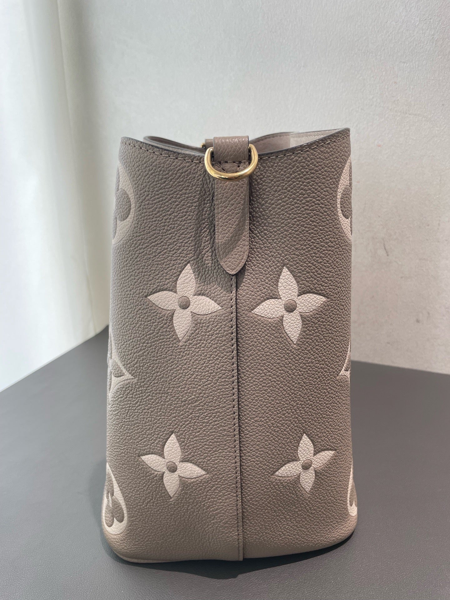 Louis Vuitton - NéoNoé MM - Monogram Empreinte leather - Grey - (medium)