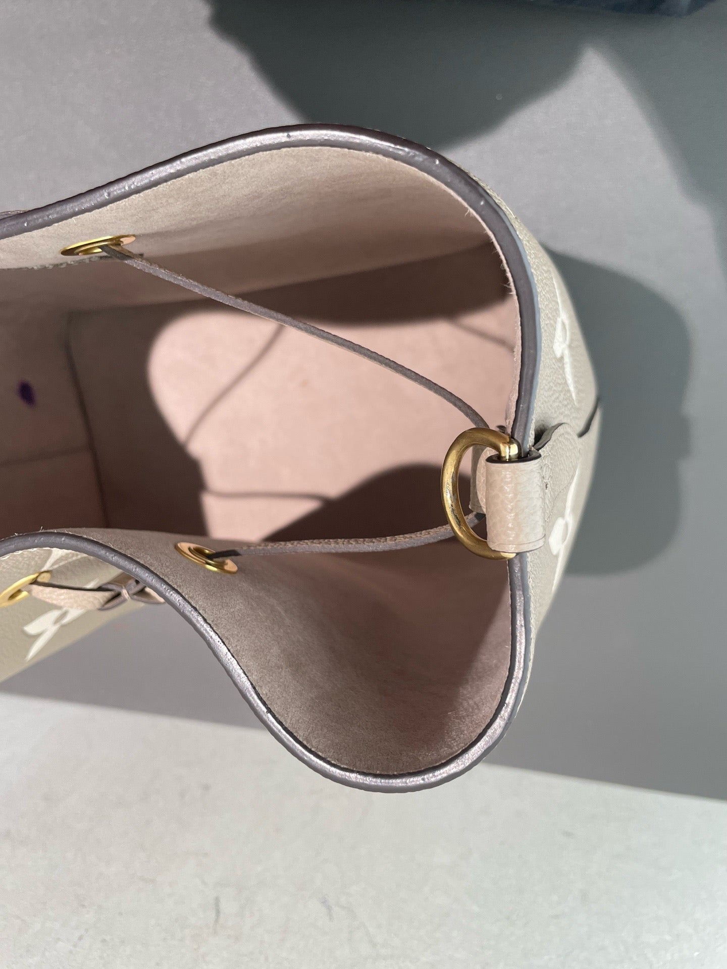 Louis Vuitton - NéoNoé MM - Monogram Empreinte leather - Grey - (medium)