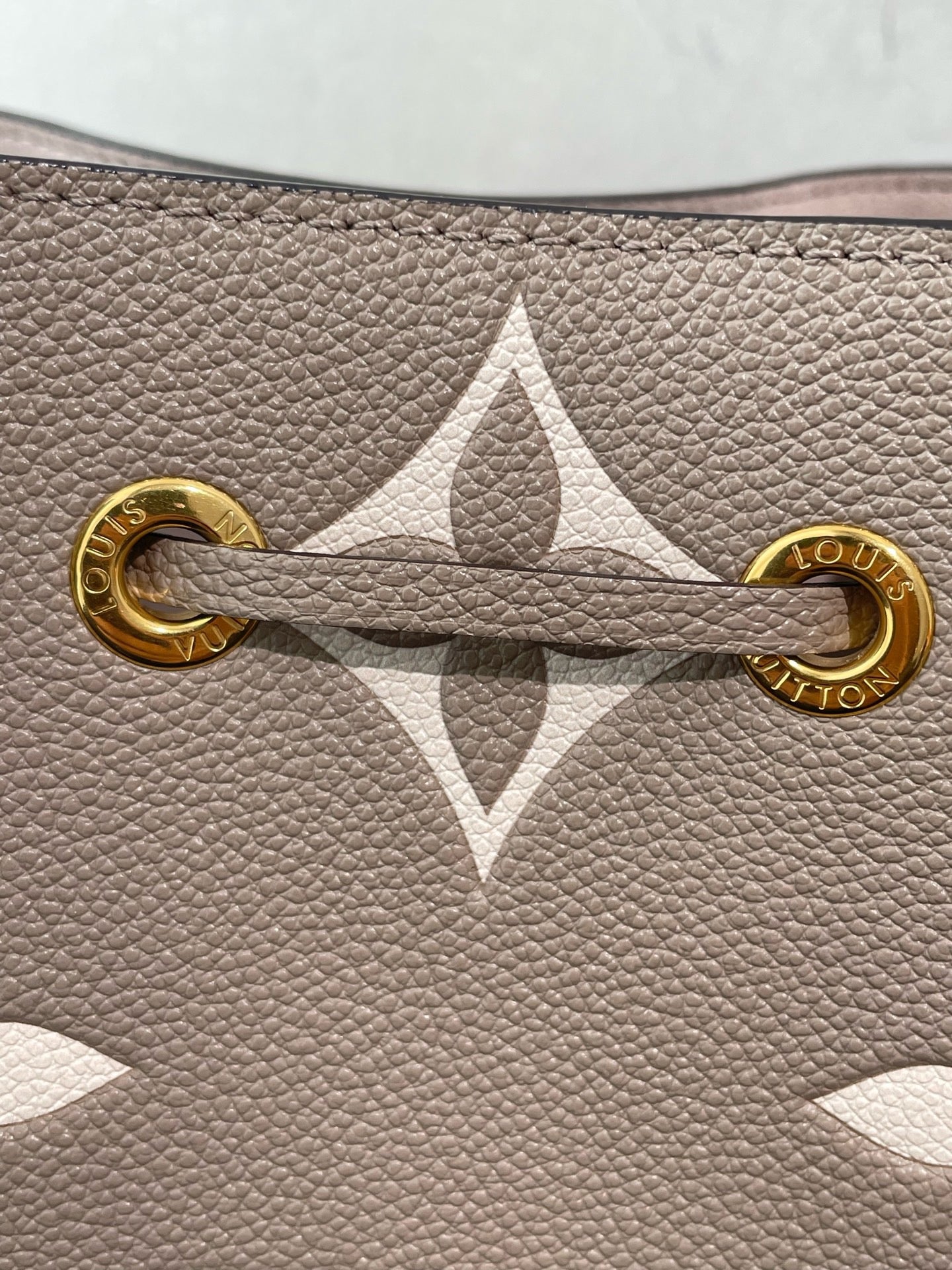 Louis Vuitton - NéoNoé MM - Monogram Empreinte leather - Grey - (medium)