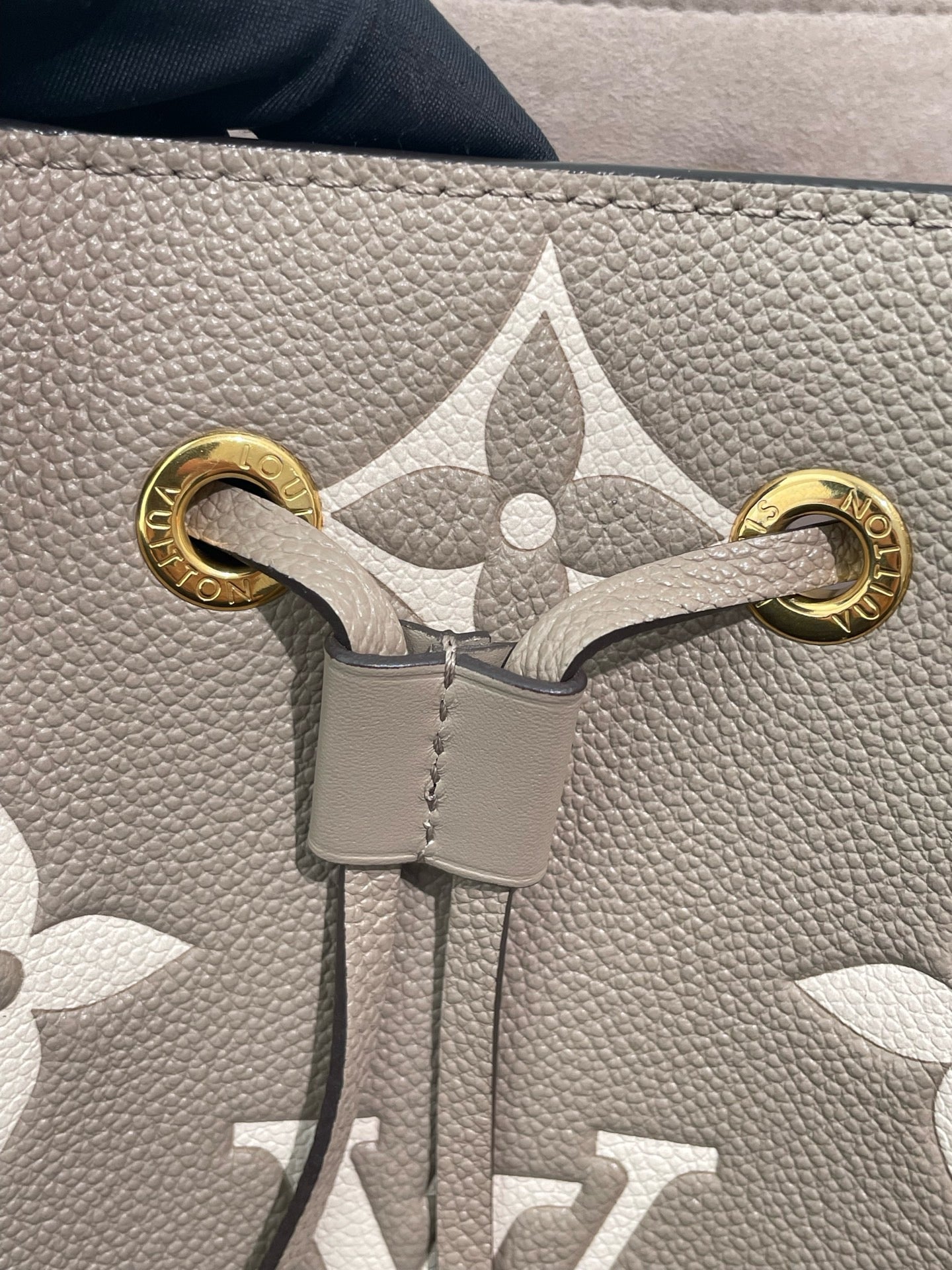 Louis Vuitton - NéoNoé MM - Monogram Empreinte leather - Grey - (medium)
