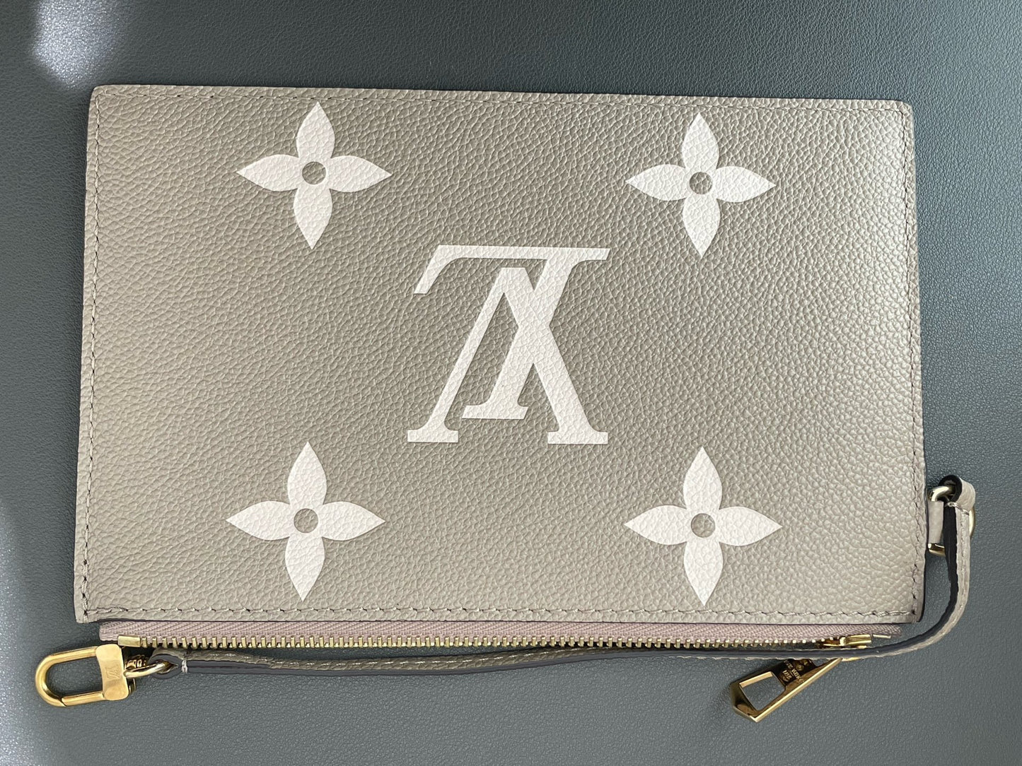 Louis Vuitton - NéoNoé MM - Monogram Empreinte leather - Grey - (medium)