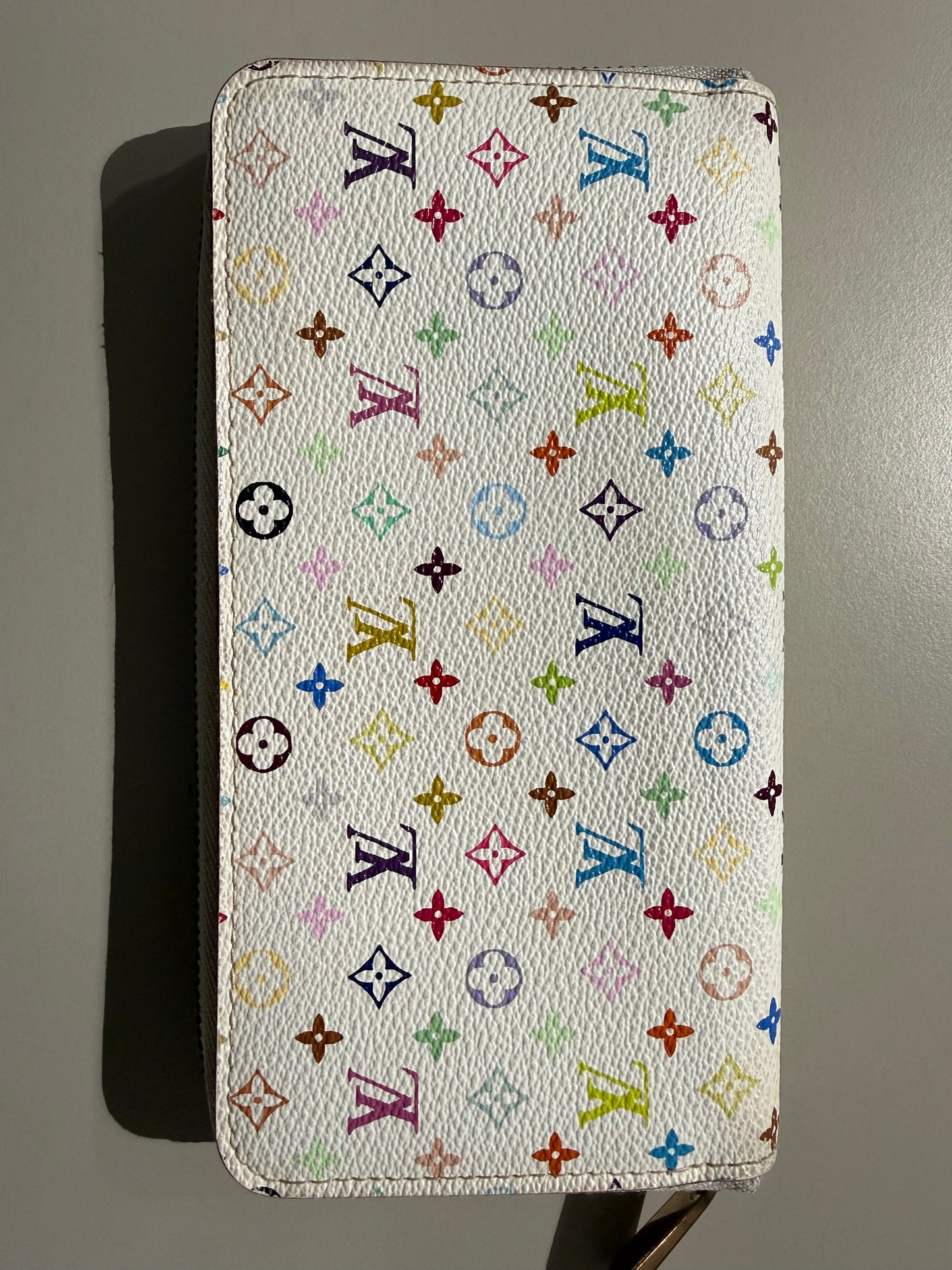 Louis Vuitton - Zippy Wallet - Monogram coated canvas with leather trim and interior - White with Multicolour Monogram print; Beige interior; Gold-tone hardware - (Medium)