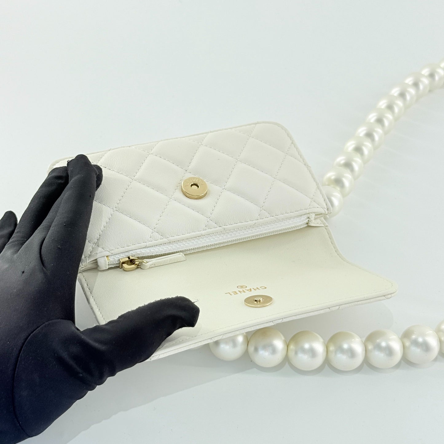 Chanel - Pearl Chain Mini Bag - Calfskin leather - White - (mini)