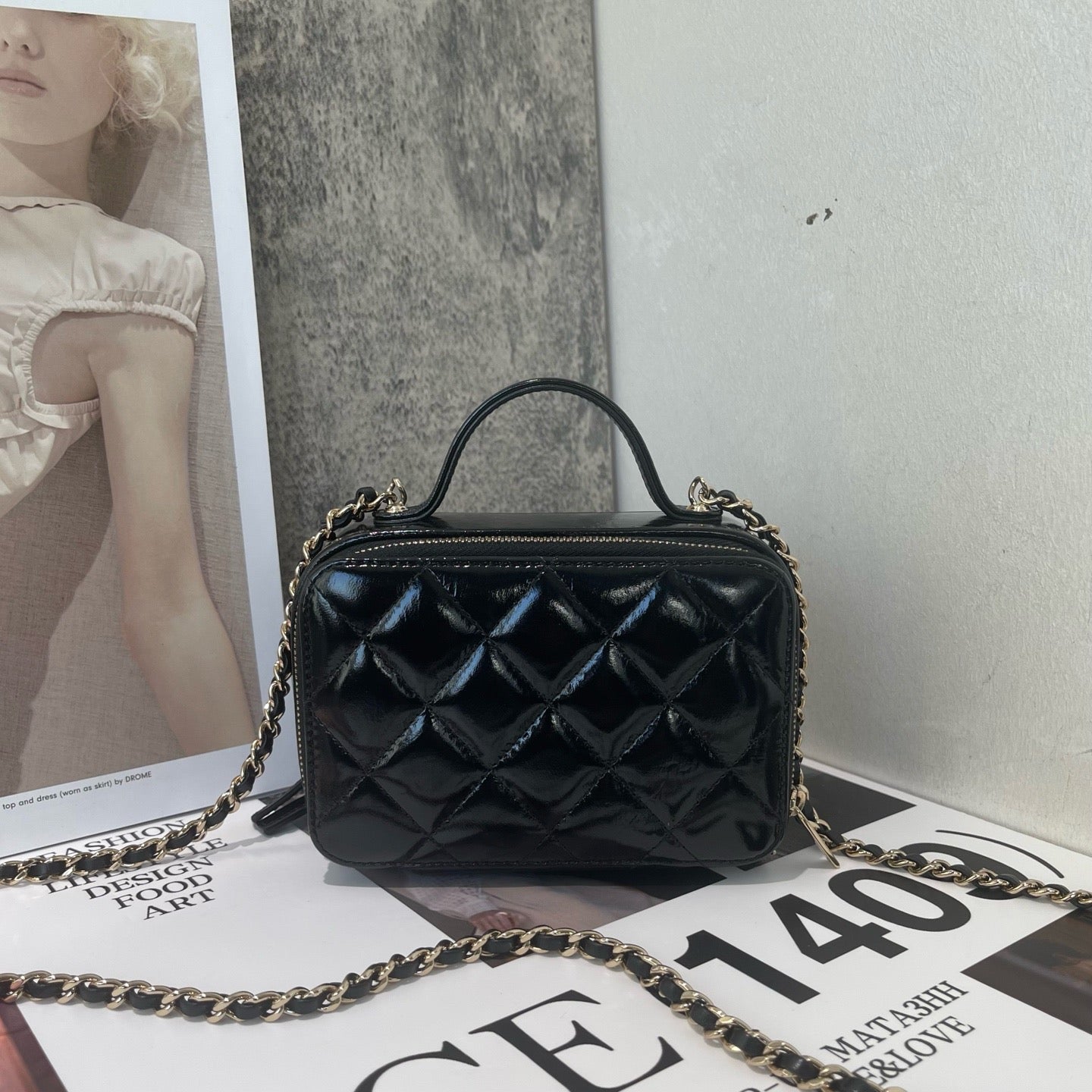 Chanel - 22B Quilted Patent Leather Vanity Case - Patent leather - Black - (mini)