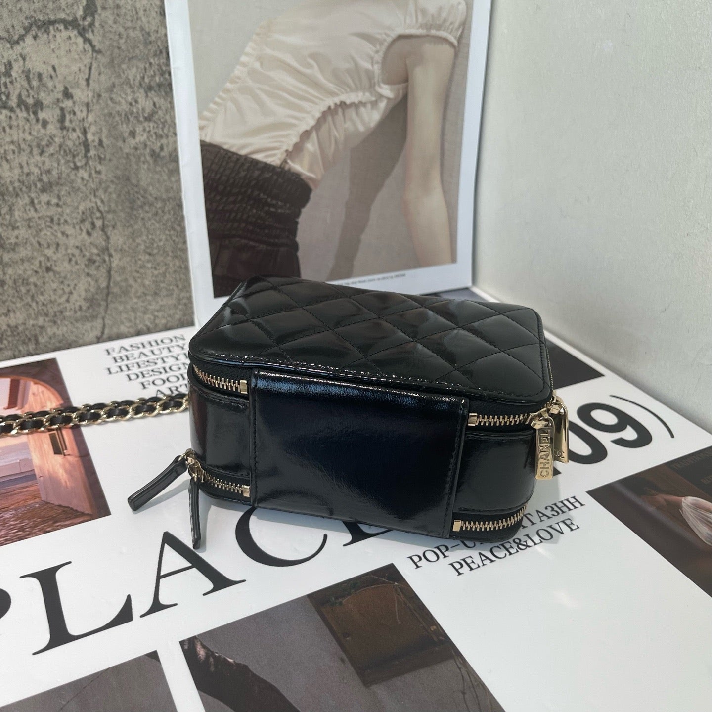 Chanel - 22B Quilted Patent Leather Vanity Case - Patent leather - Black - (mini)