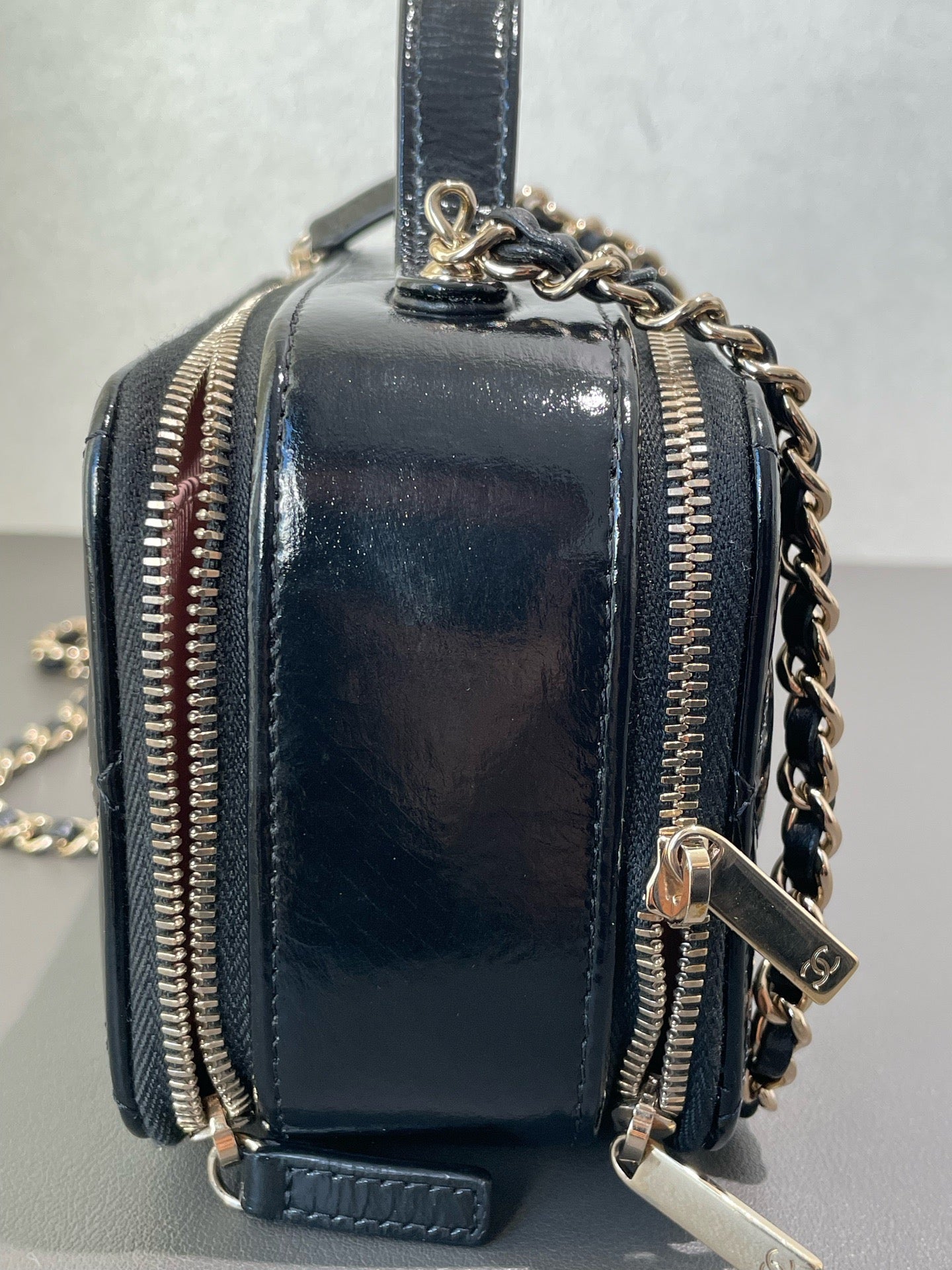 Chanel - 22B Quilted Patent Leather Vanity Case - Patent leather - Black - (mini)