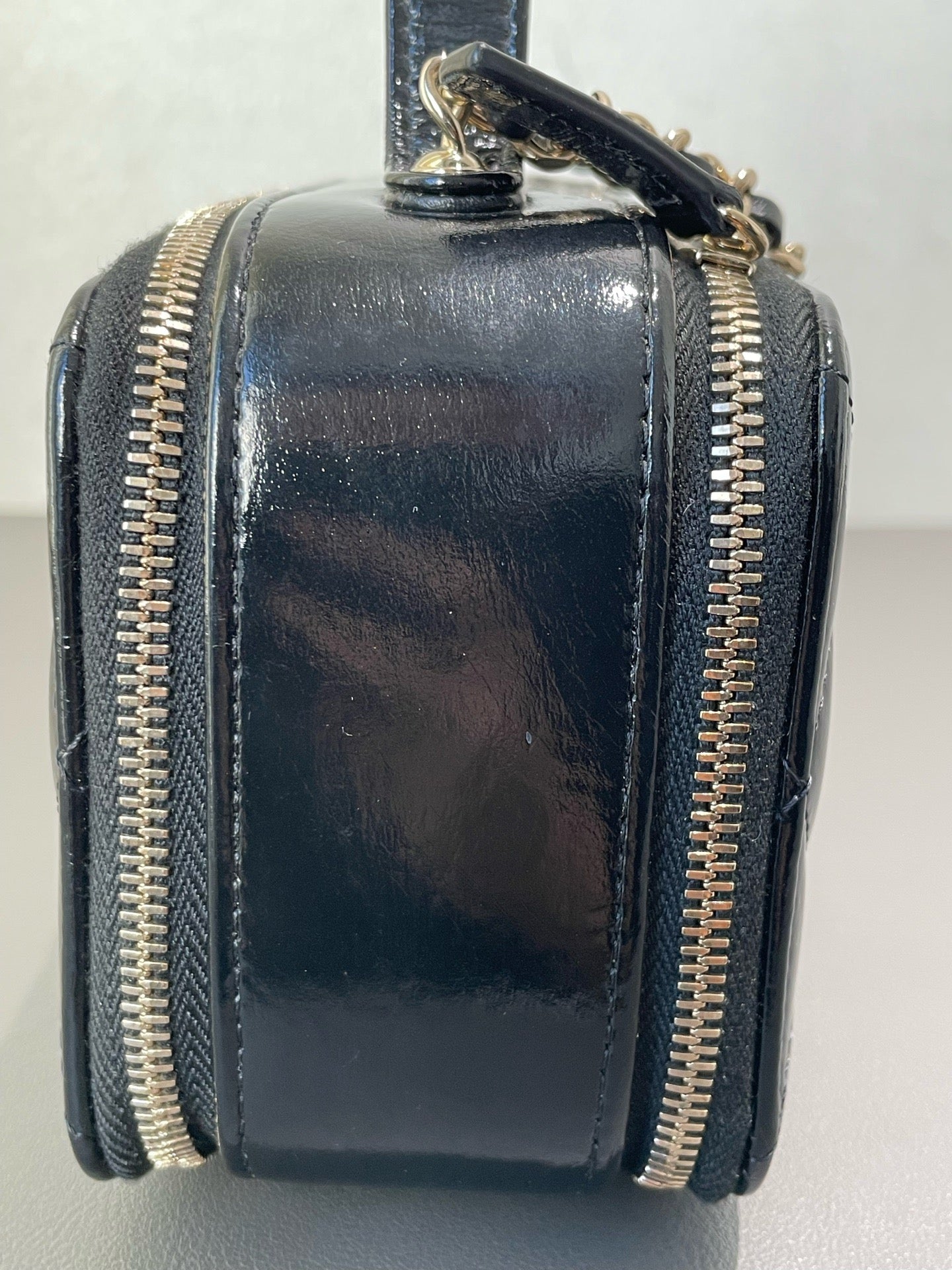 Chanel - 22B Quilted Patent Leather Vanity Case - Patent leather - Black - (mini)