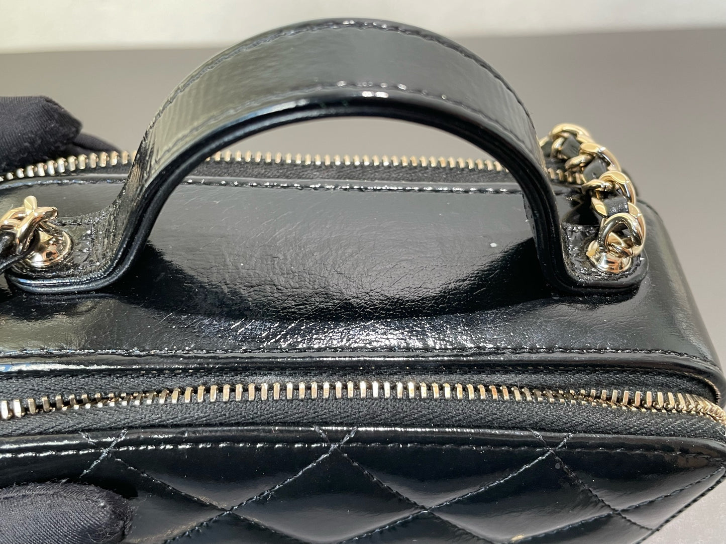 Chanel - 22B Quilted Patent Leather Vanity Case - Patent leather - Black - (mini)