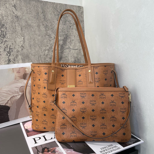 MCM - Visetos Reversible Tote - Visetos coated canvas with leather trim - Brown - (medium)