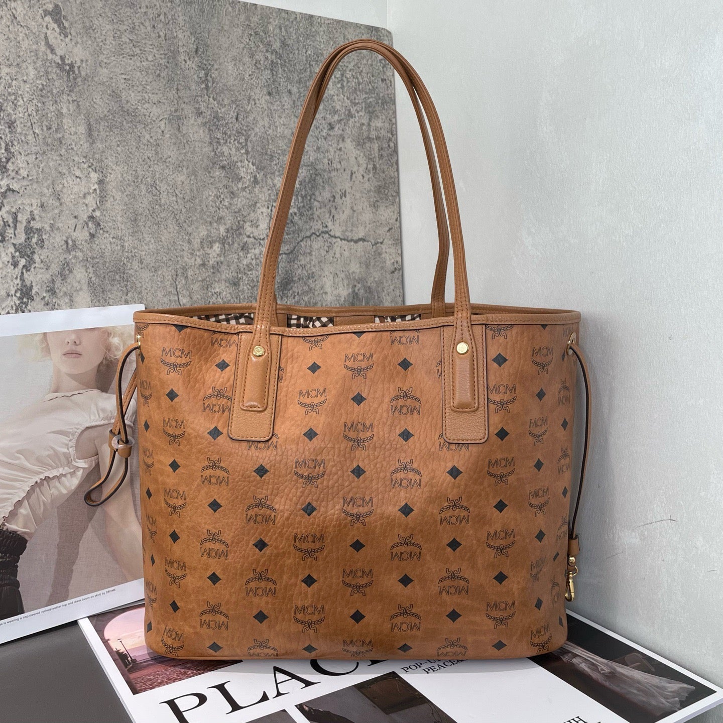 MCM - Visetos Reversible Tote - Visetos coated canvas with leather trim - Brown - (medium)
