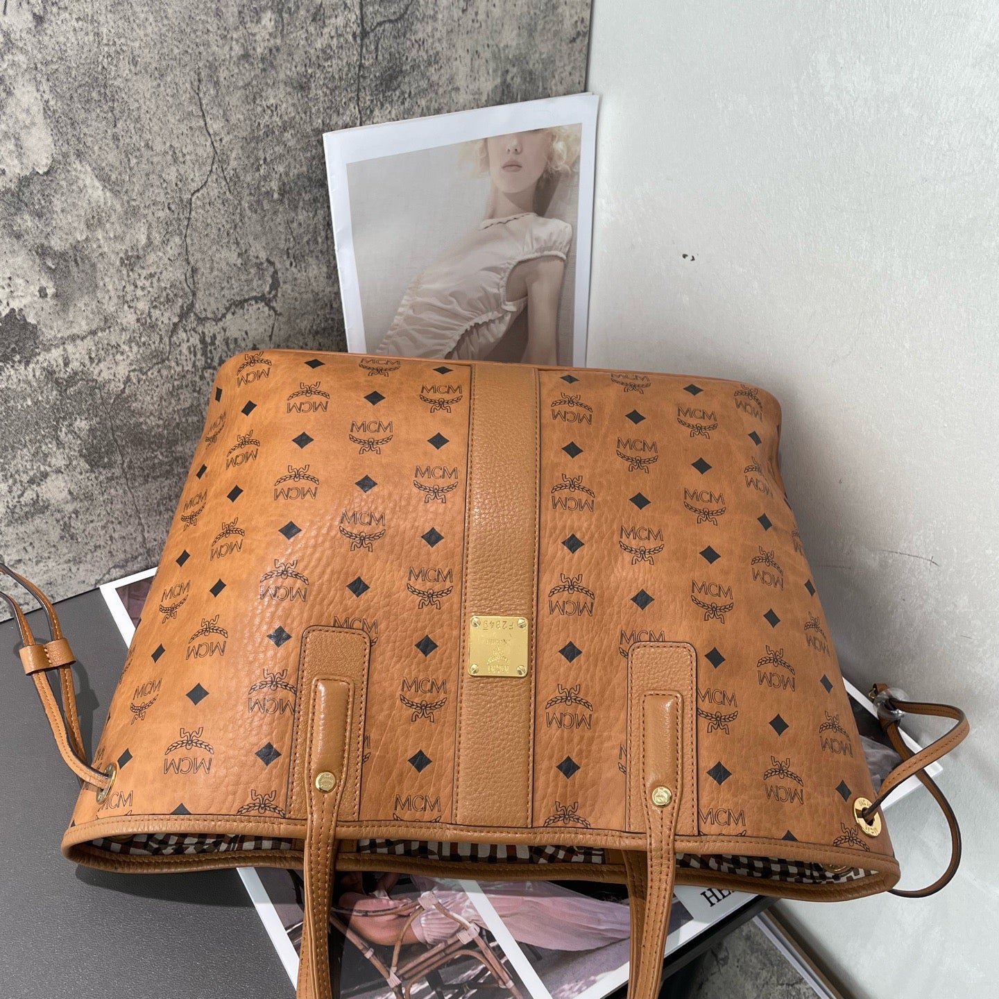 MCM - Visetos Reversible Tote - Visetos coated canvas with leather trim - Brown - (medium)
