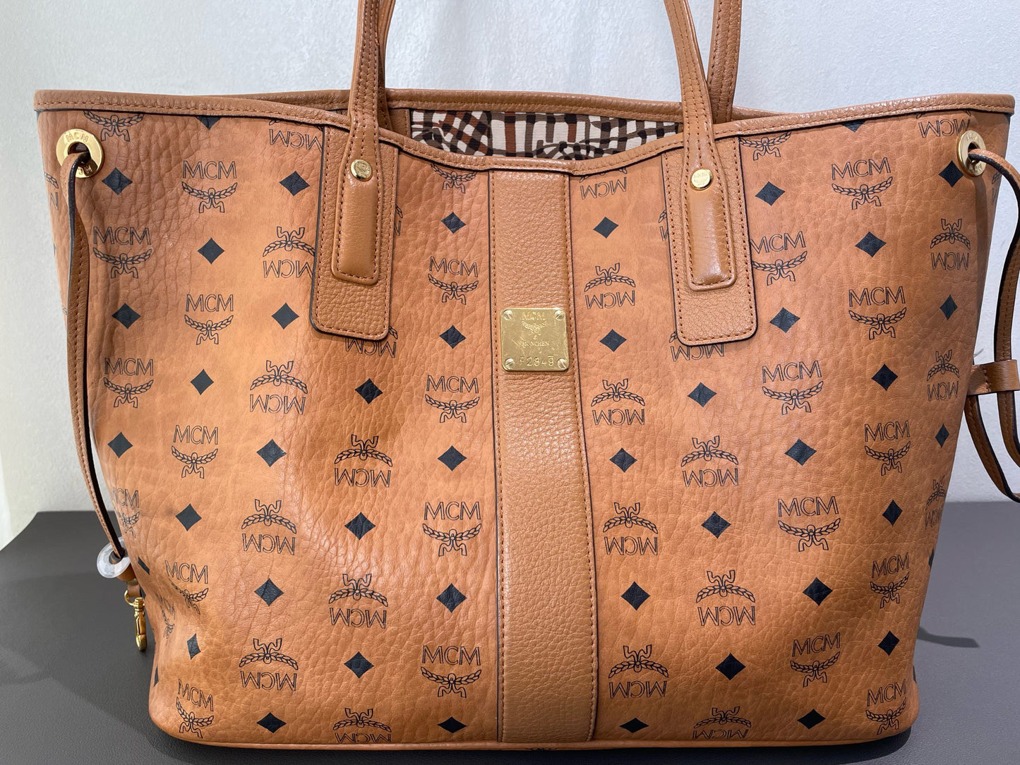 MCM - Visetos Reversible Tote - Visetos coated canvas with leather trim - Brown - (medium)