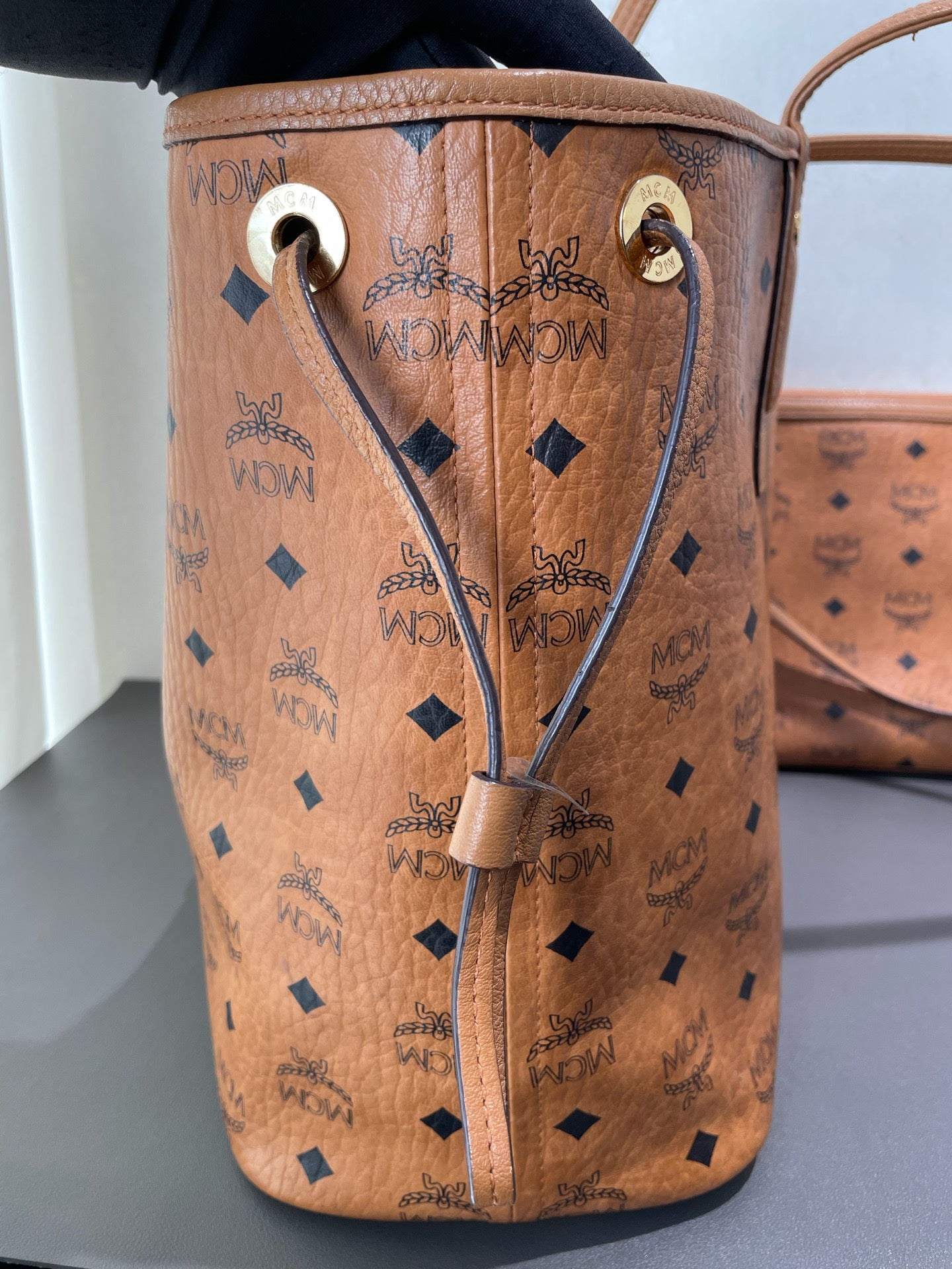 MCM - Visetos Reversible Tote - Visetos coated canvas with leather trim - Brown - (medium)